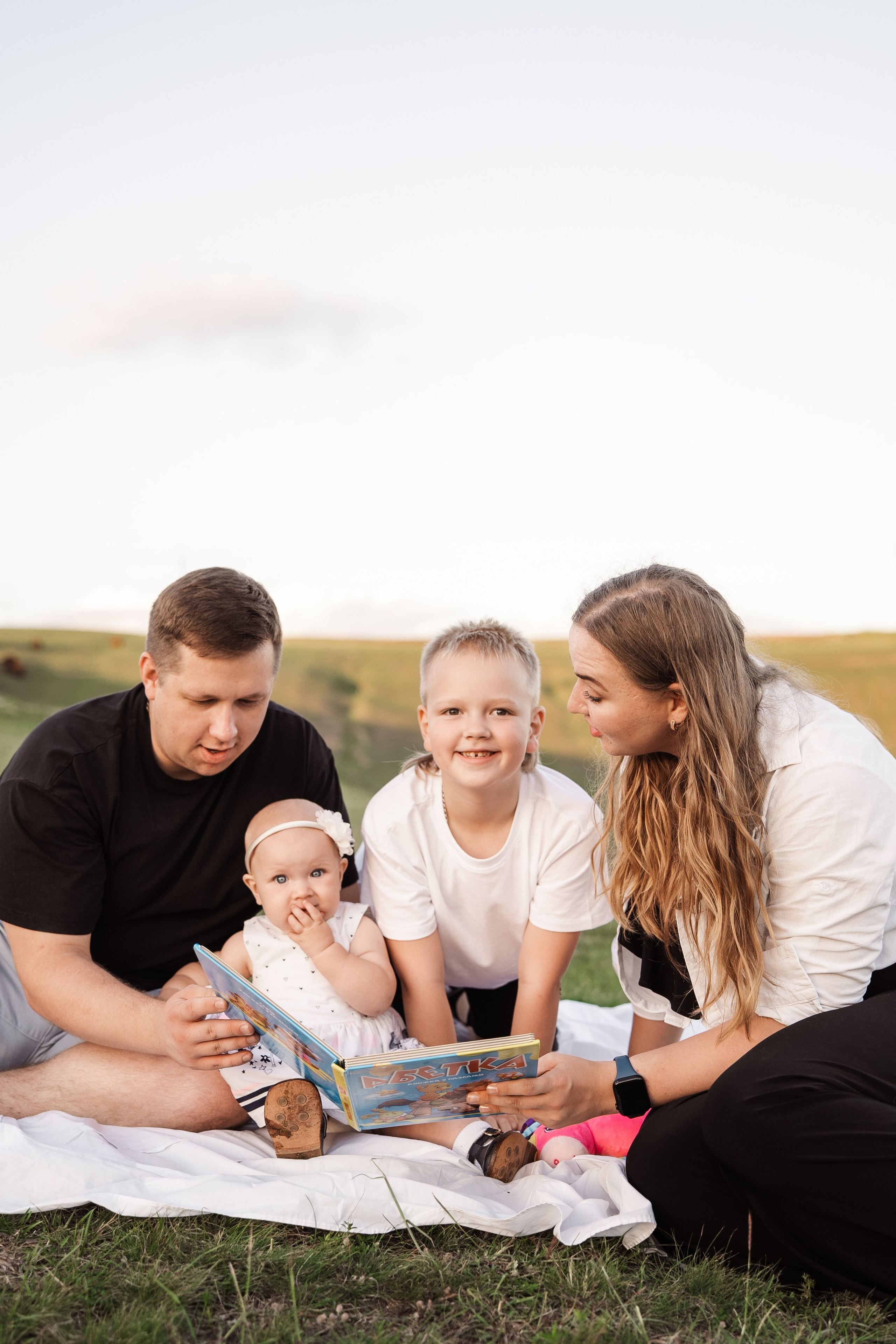 Святкування 1-го дня народження на овечій фермі. Family photographer in Kiev Natalia Shkavron