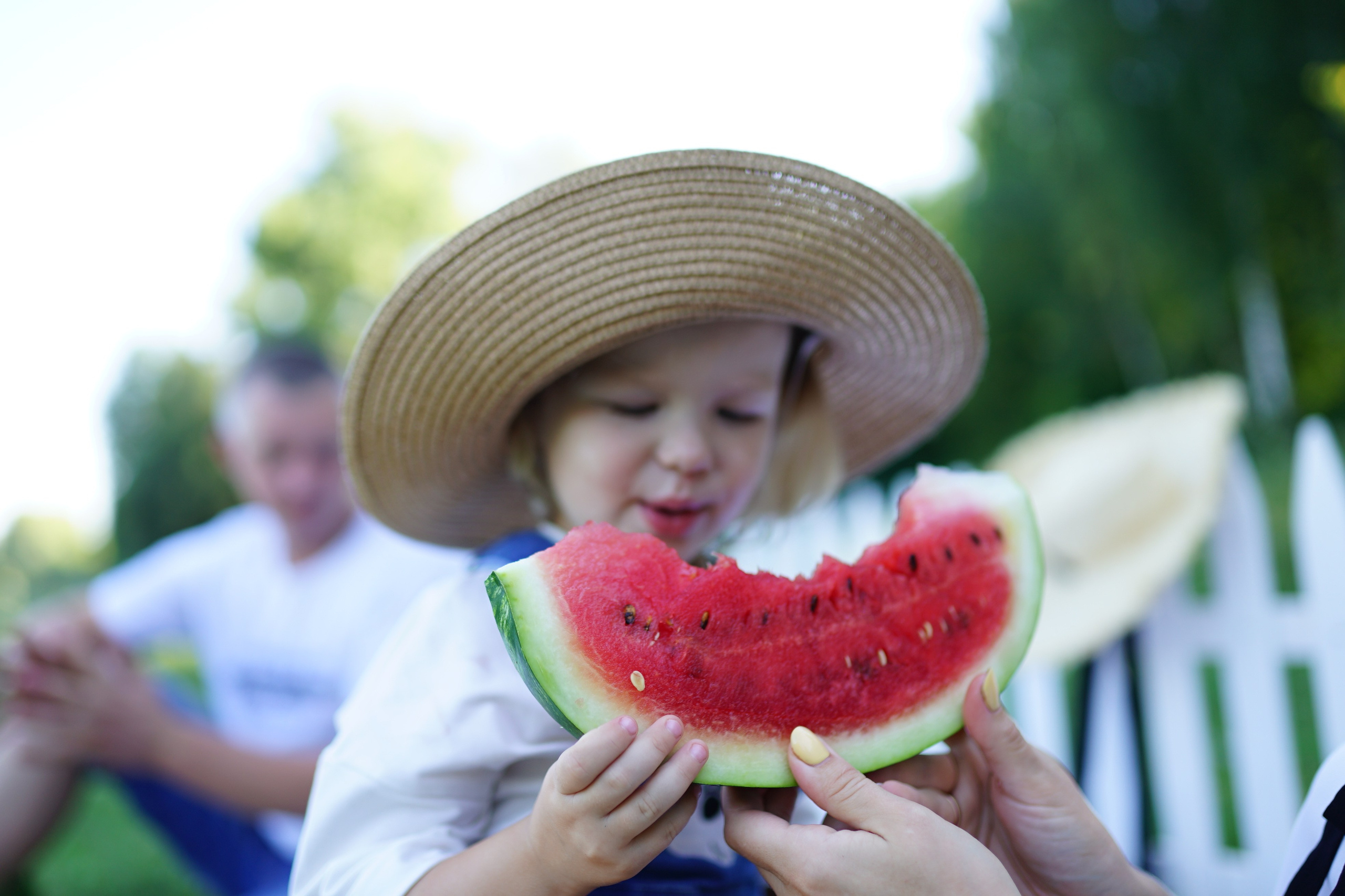 Сімейна фотосесія з кавунами. Family photographer in Kiev Natalia Shkavron