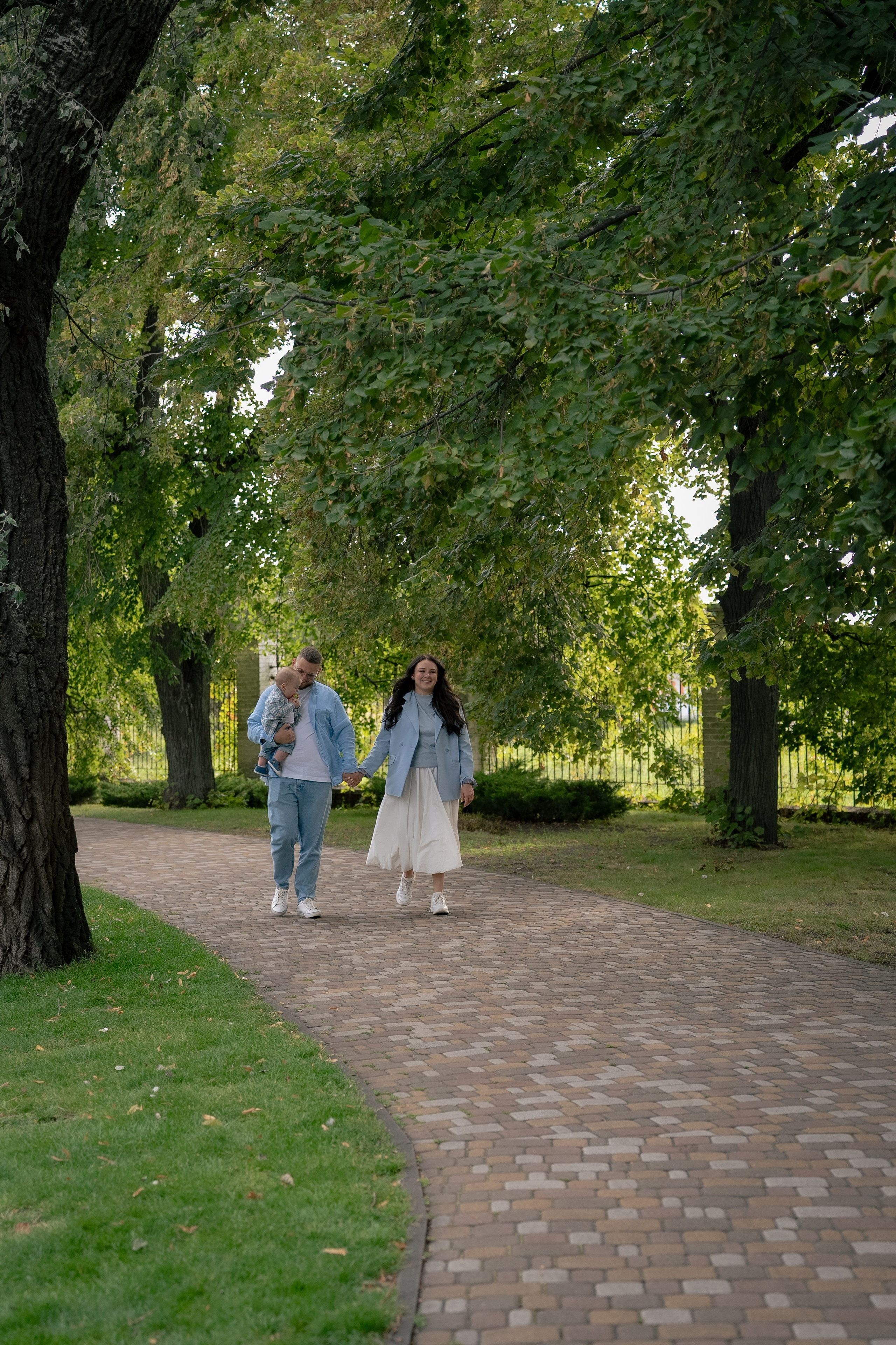 сімейна фотосесія, фотограф київ, фотосесія біля ресторану прага, фотосесія біля парку Прага, сімейна фотосесія, сімейна фотосесія на ВДНГ