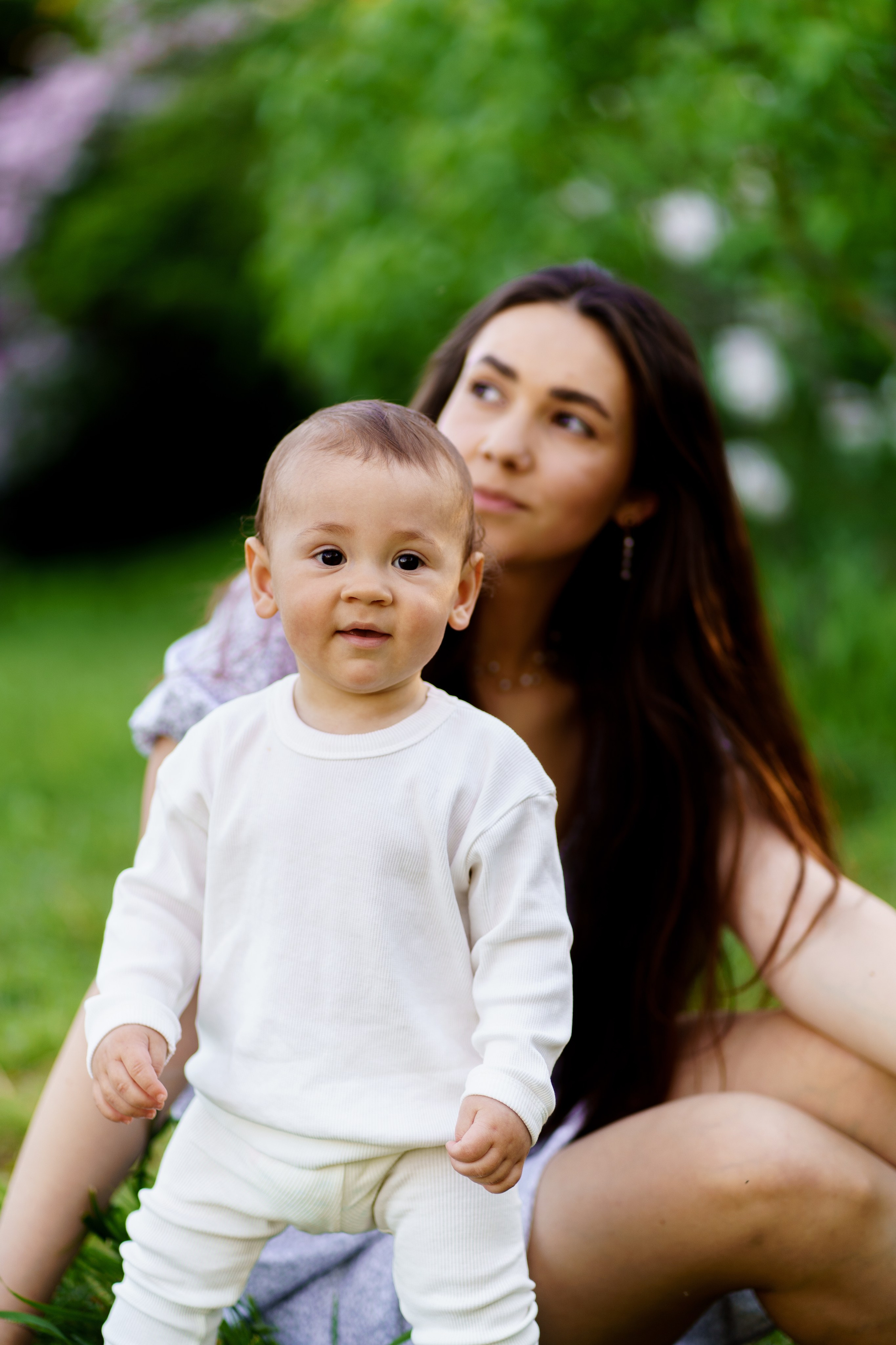 Сімейна фотосесія в бузку Київ. Сімейний фотограф Київ Наталія Шкаврон
