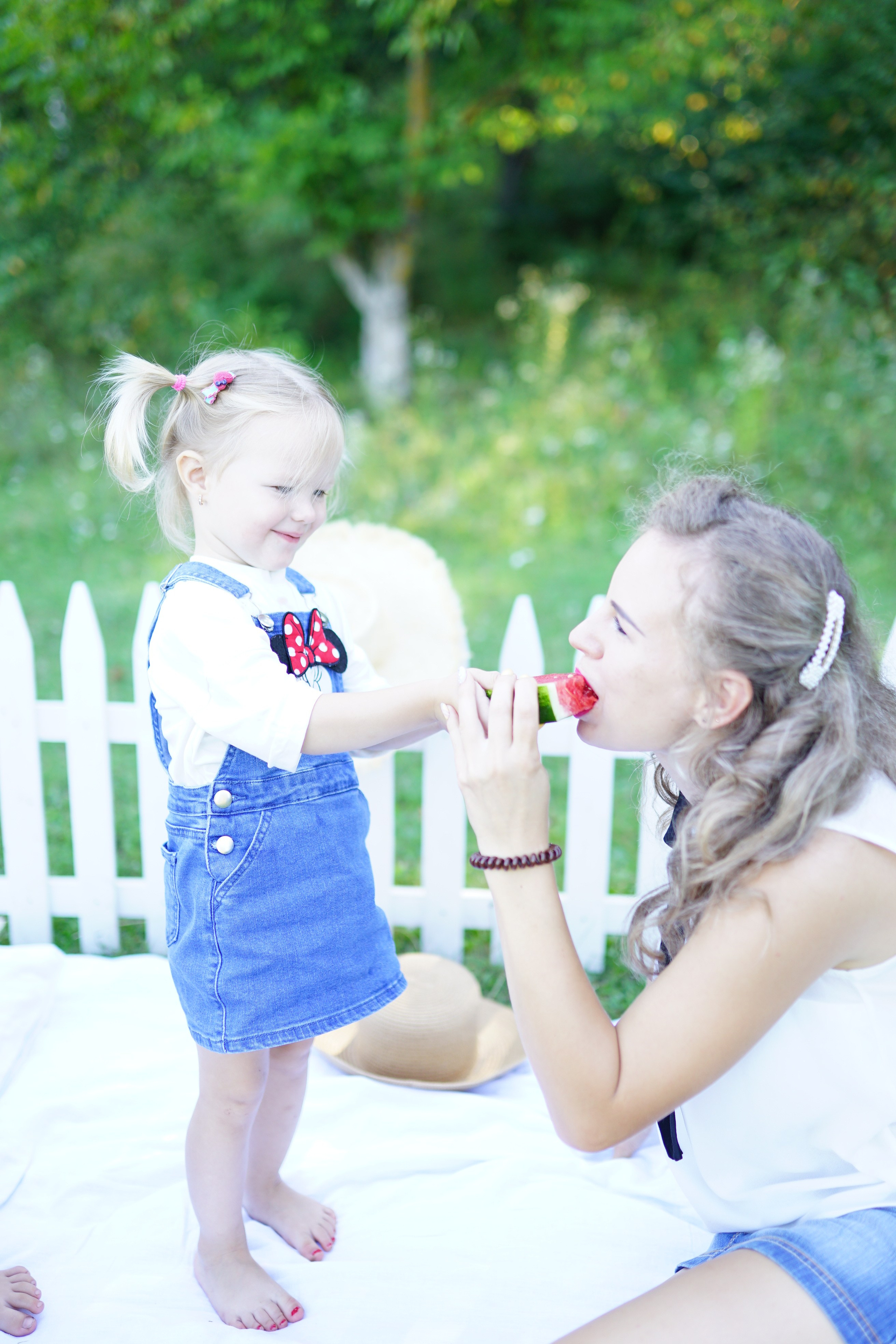 Сімейна фотосесія з кавунами. Family photographer in Kiev Natalia Shkavron