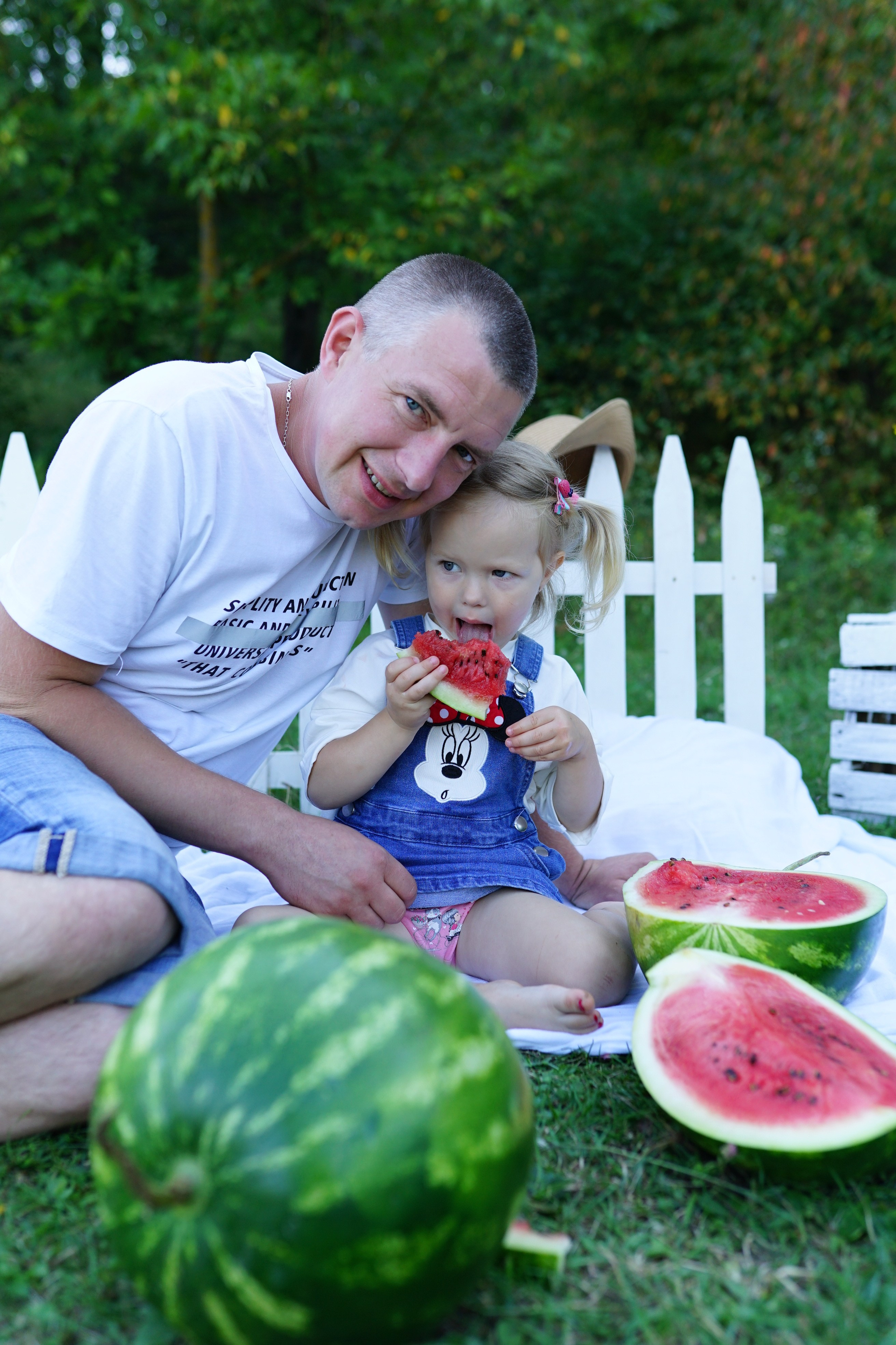 Сімейна фотосесія з кавунами. Family photographer in Kiev Natalia Shkavron