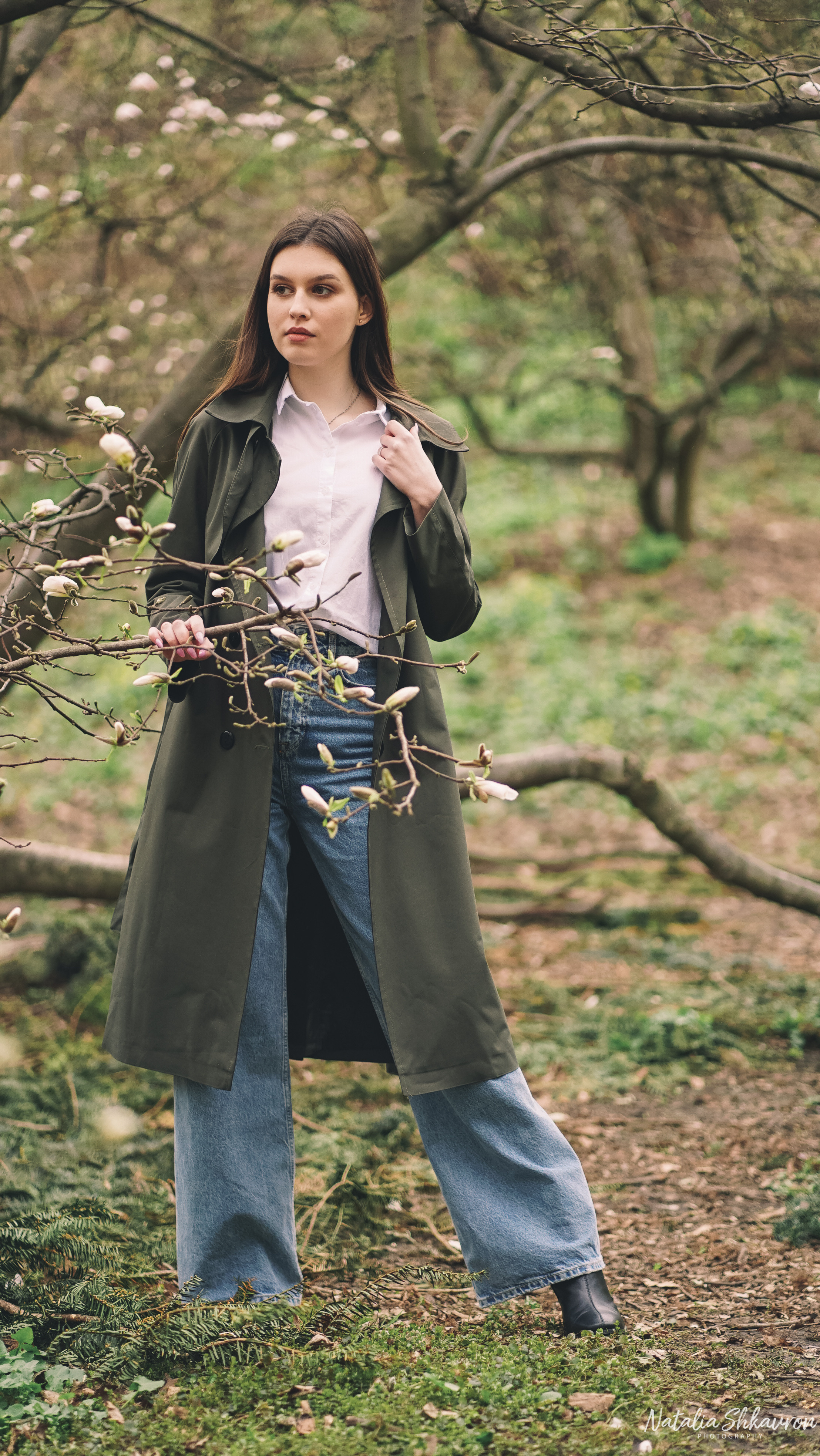 Весняна фотосесія в магноліях. Сімейний фотограф Київ Наталія Шкаврон
