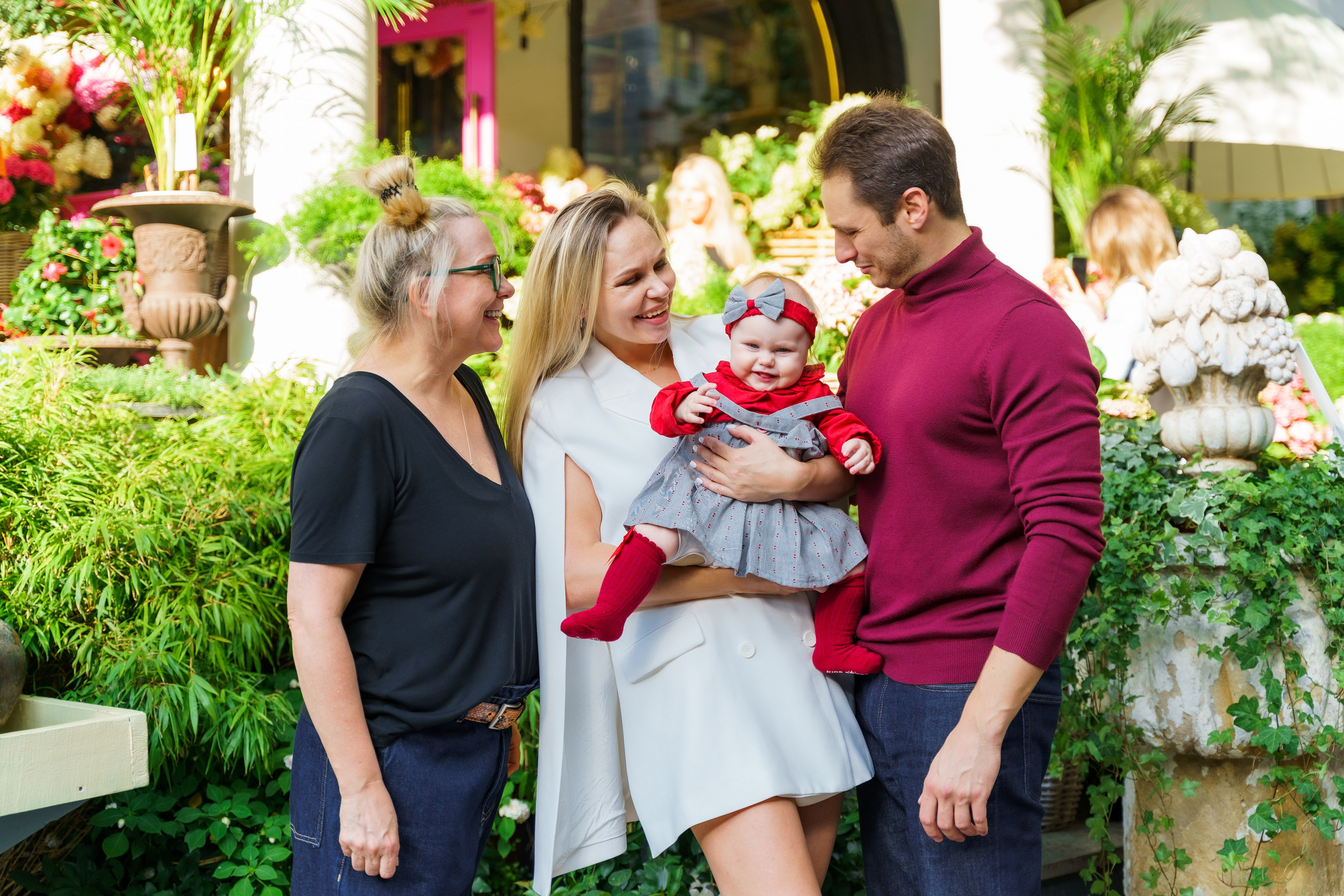 Сімейна фотосесія в гортензіях в Клов саду. Family photographer in Kiev Natalia Shkavron