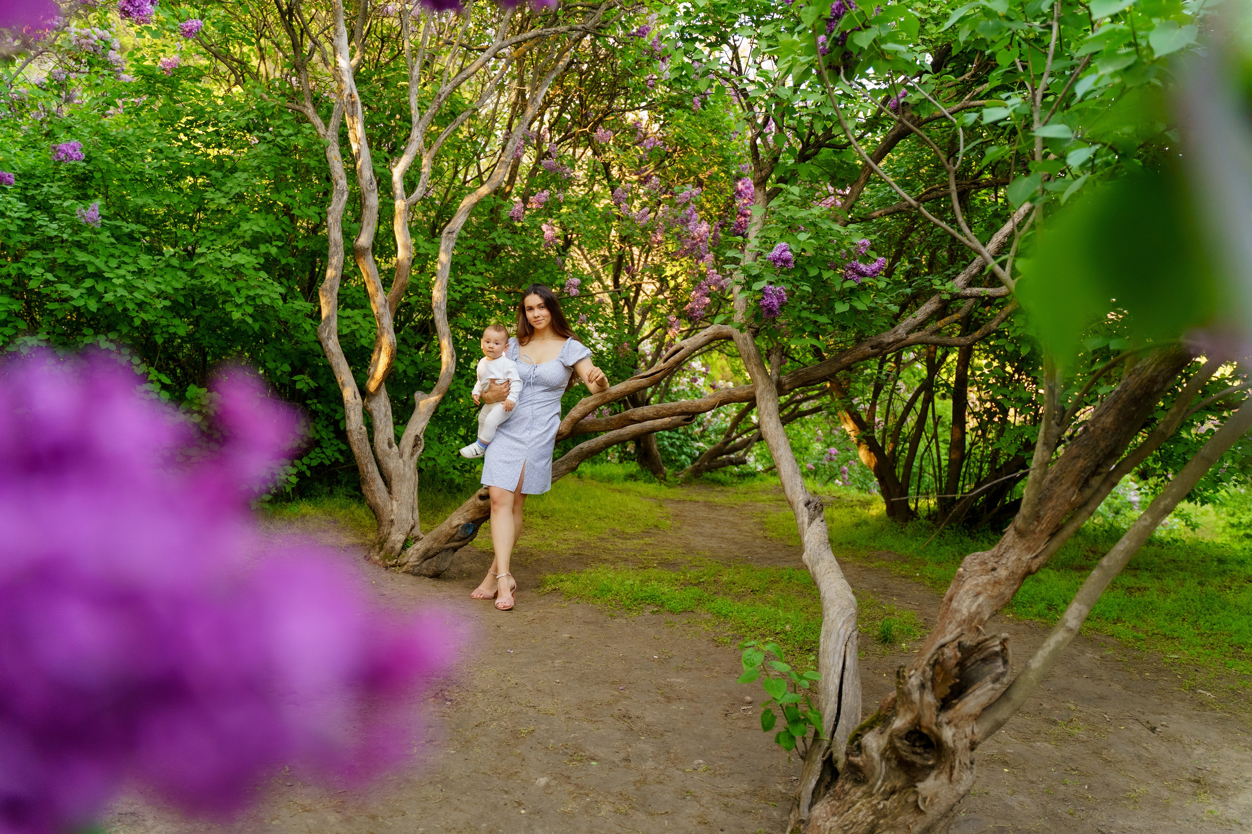 Сімейна фотосесія в бузку Київ. Сімейний фотограф Київ Наталія Шкаврон
