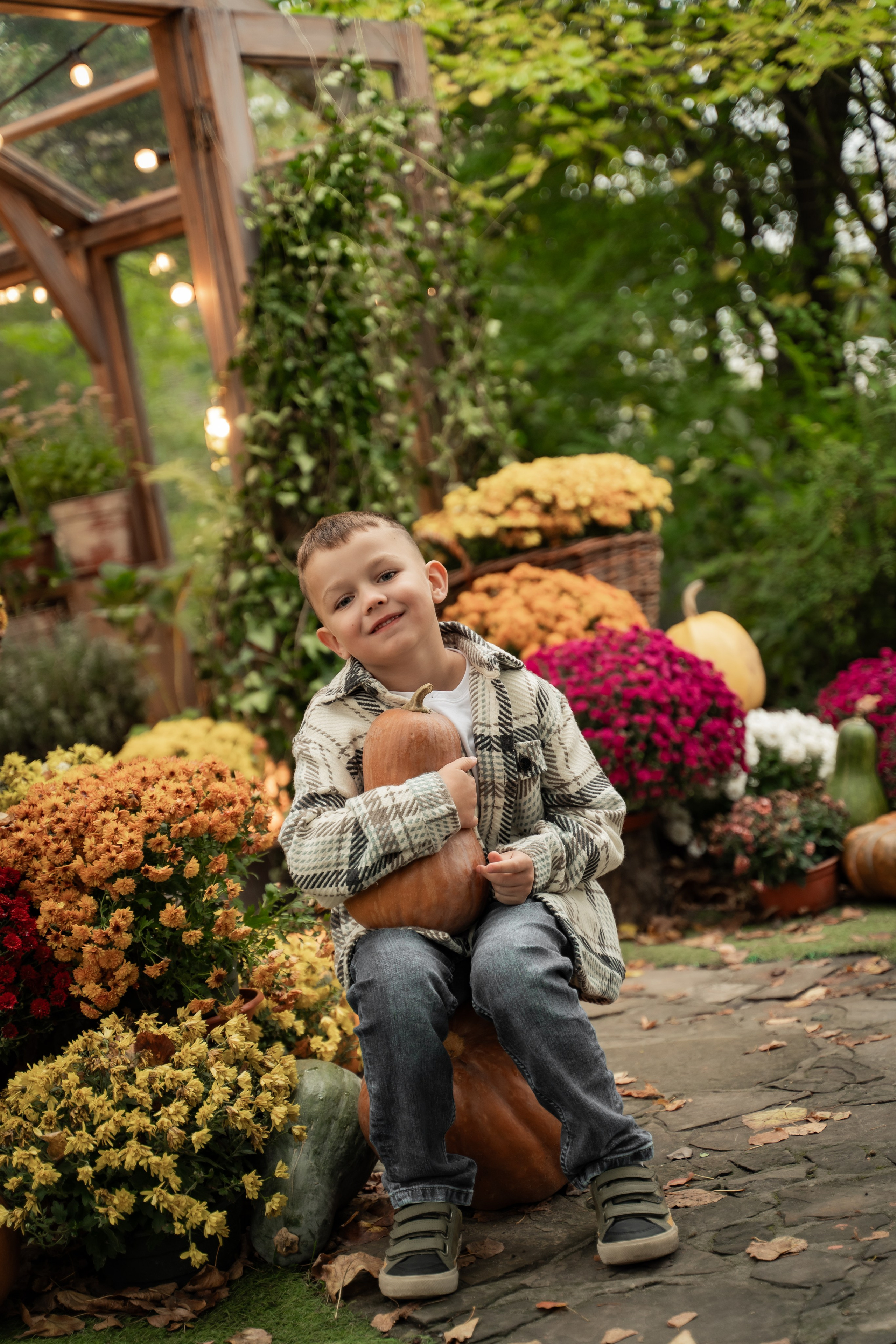 Сімейна фотосесія в саду. Сімейний фотограф Київ Наталія Шкаврон
