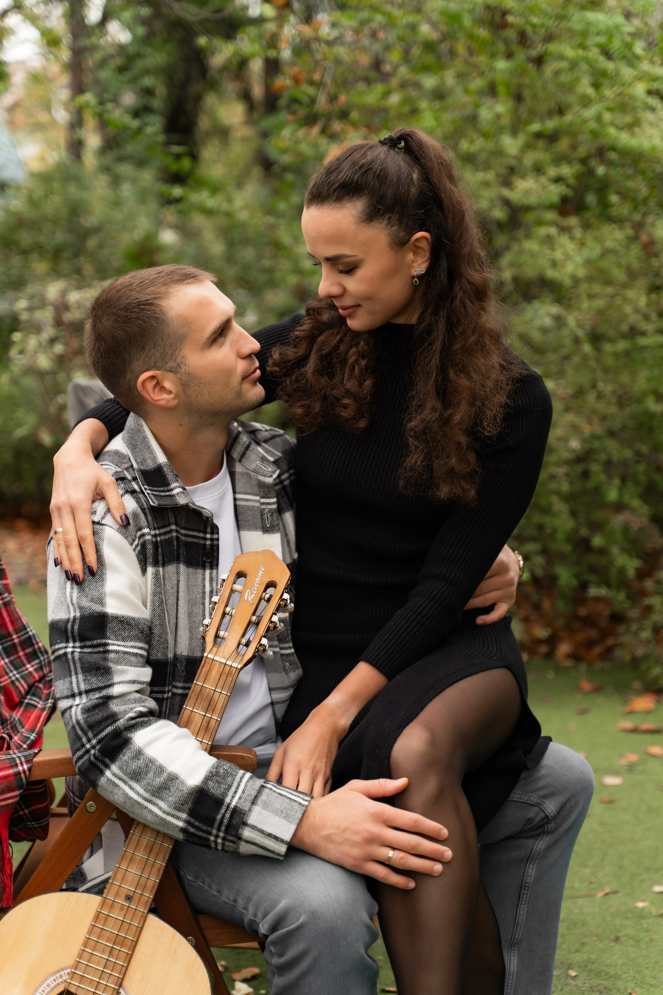 Сімейна фотосесія в саду. Сімейний фотограф Київ Наталія Шкаврон