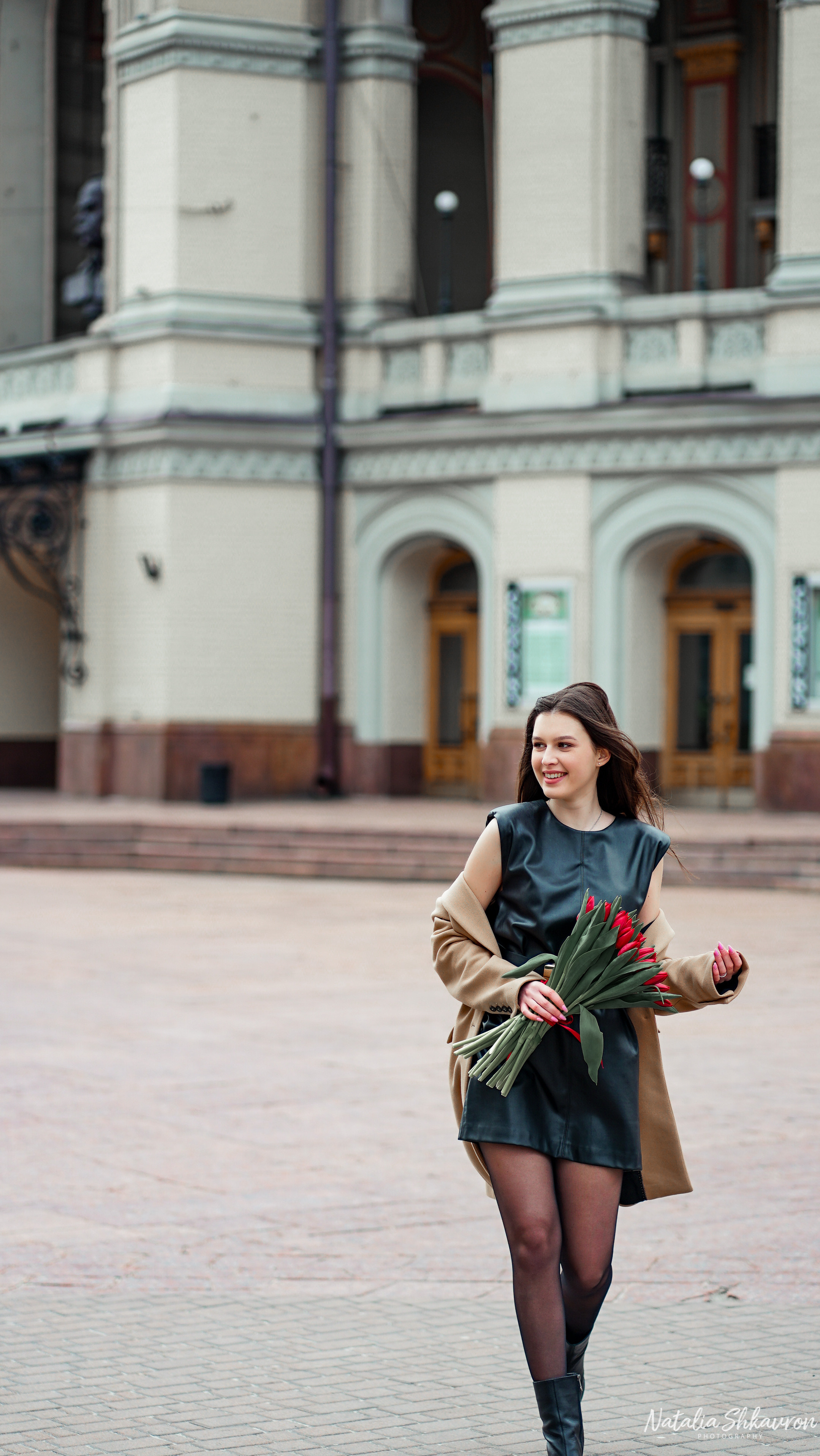 Індивідуальна фотосесія біля Оперного театру Київ. Сімейний фотограф Київ Наталія Шкаврон