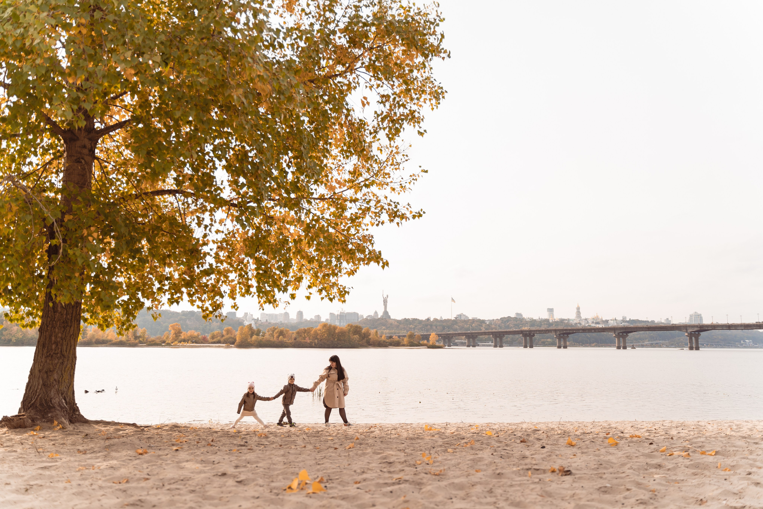 Сімейна фотосесія на Лівобережній. Family photographer in Kiev Natalia Shkavron
