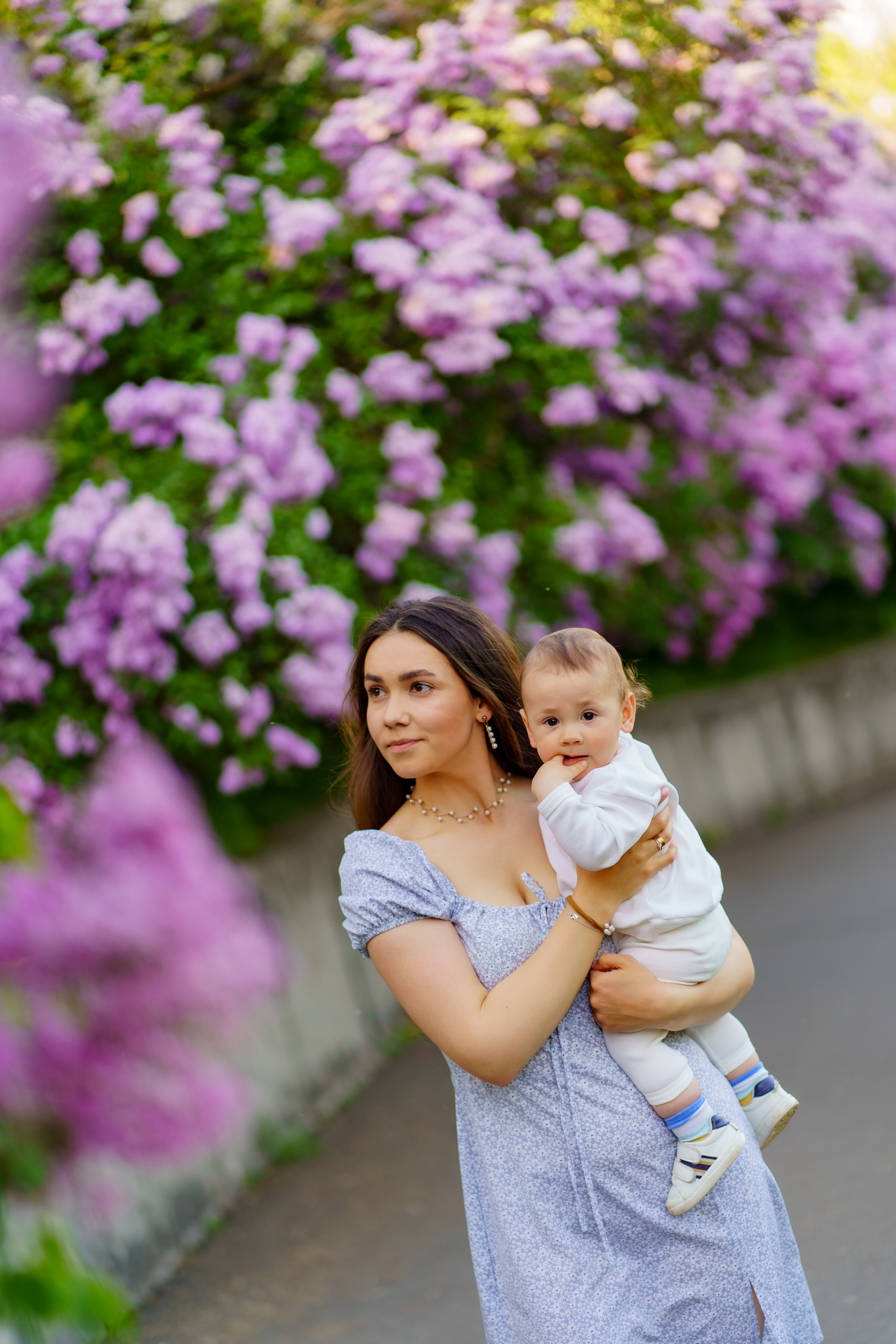 Сімейна фотосесія в бузку Київ. Сімейний фотограф Київ Наталія Шкаврон