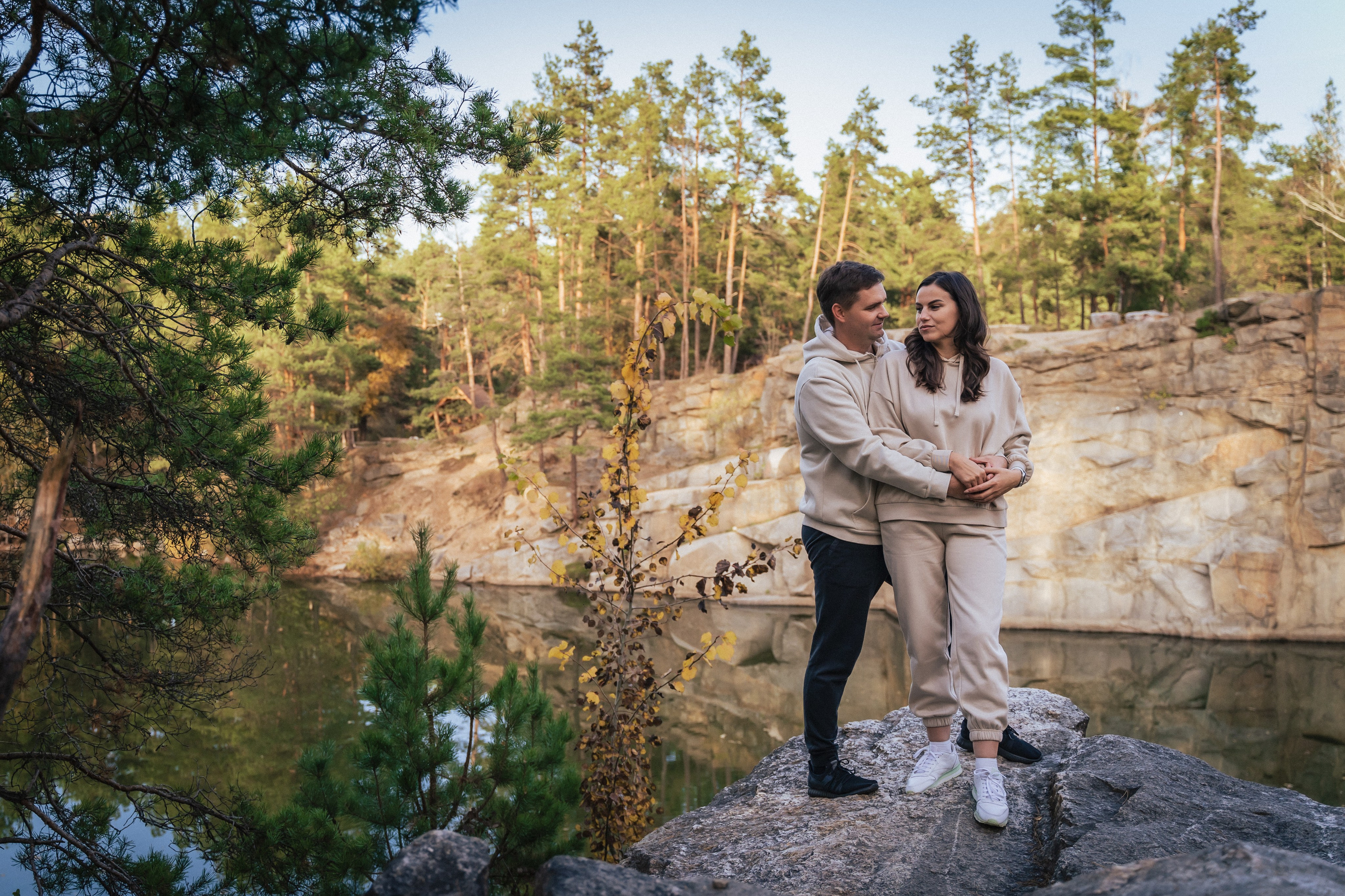 Сімейна фотосесія на природі біля Коростишівського карєру. Сімейний фотограф Київ Наталія Шкаврон
