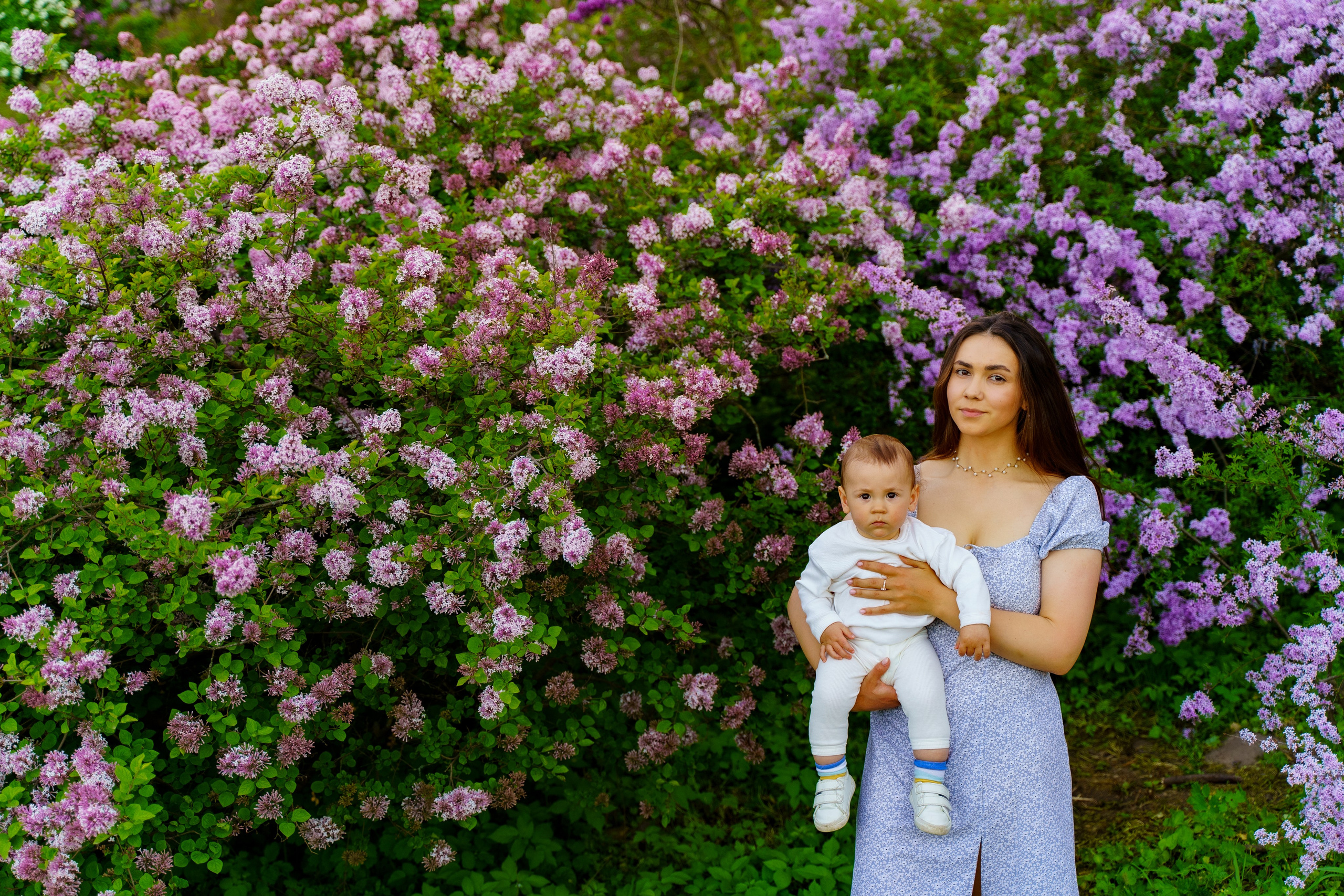 Сімейна фотосесія в бузку Київ. Сімейний фотограф Київ Наталія Шкаврон