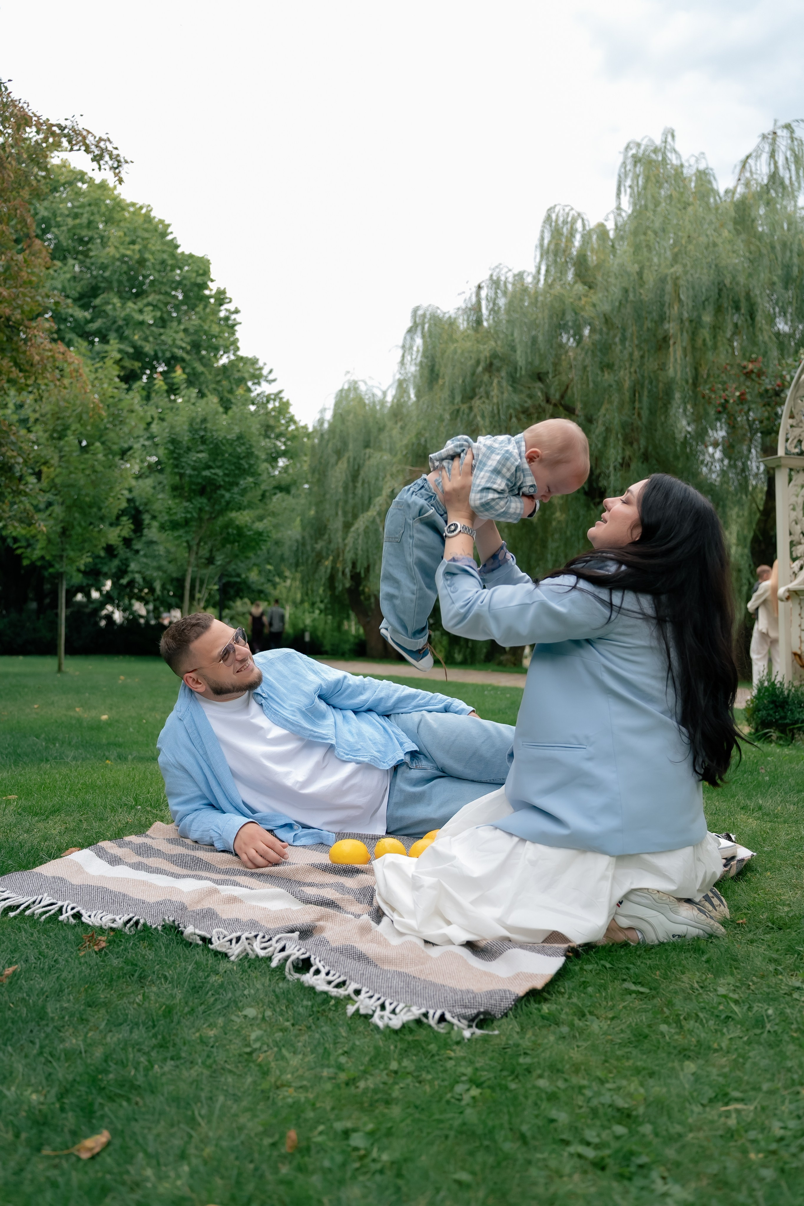 Сімейна фотосесія у парку Прага. Сімейний фотограф Київ Наталія Шкаврон