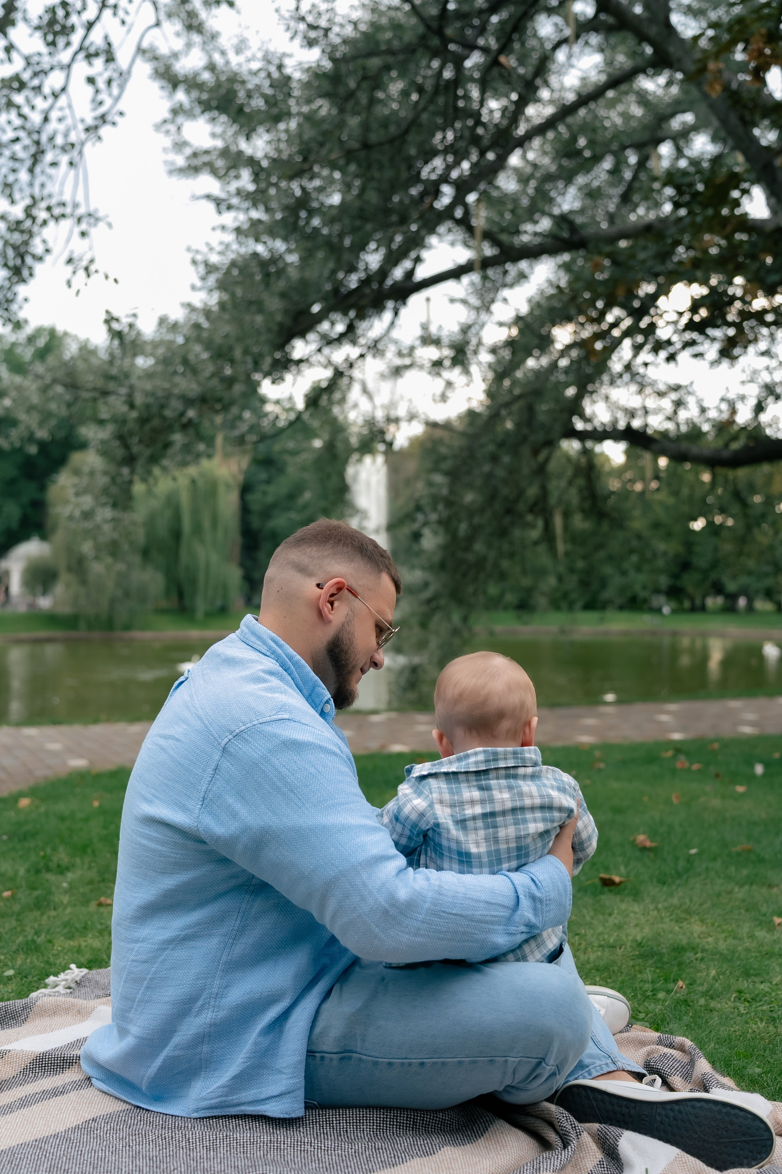 Сімейна фотосесія у парку Прага. Сімейний фотограф Київ Наталія Шкаврон