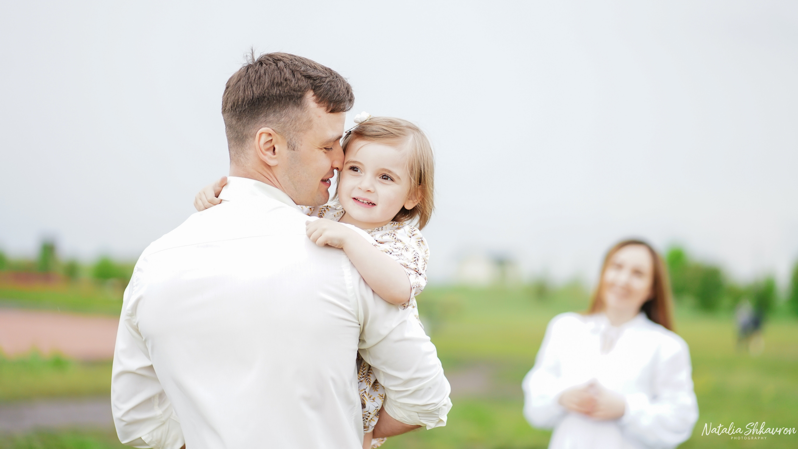 Сімейна фотосесія в тюльпанах. Сімейний фотограф Київ Наталія Шкаврон