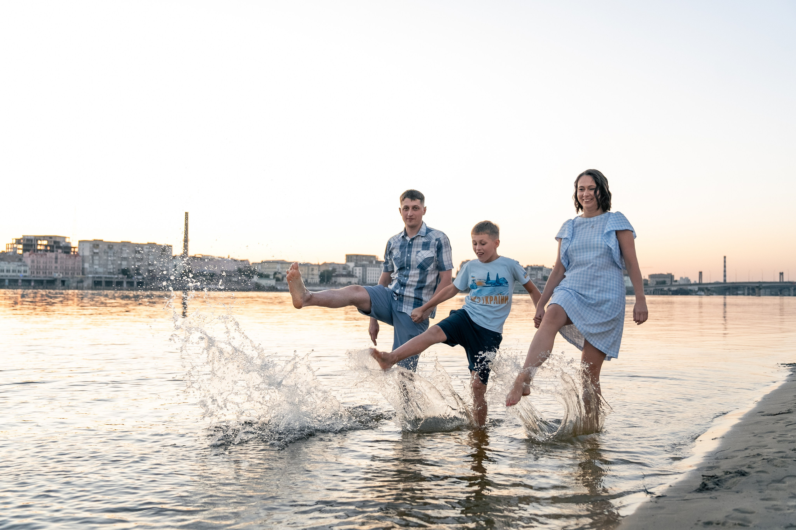 Сімейна фотосесія на Трухановому острові. Сімейний фотограф Київ Наталія Шкаврон