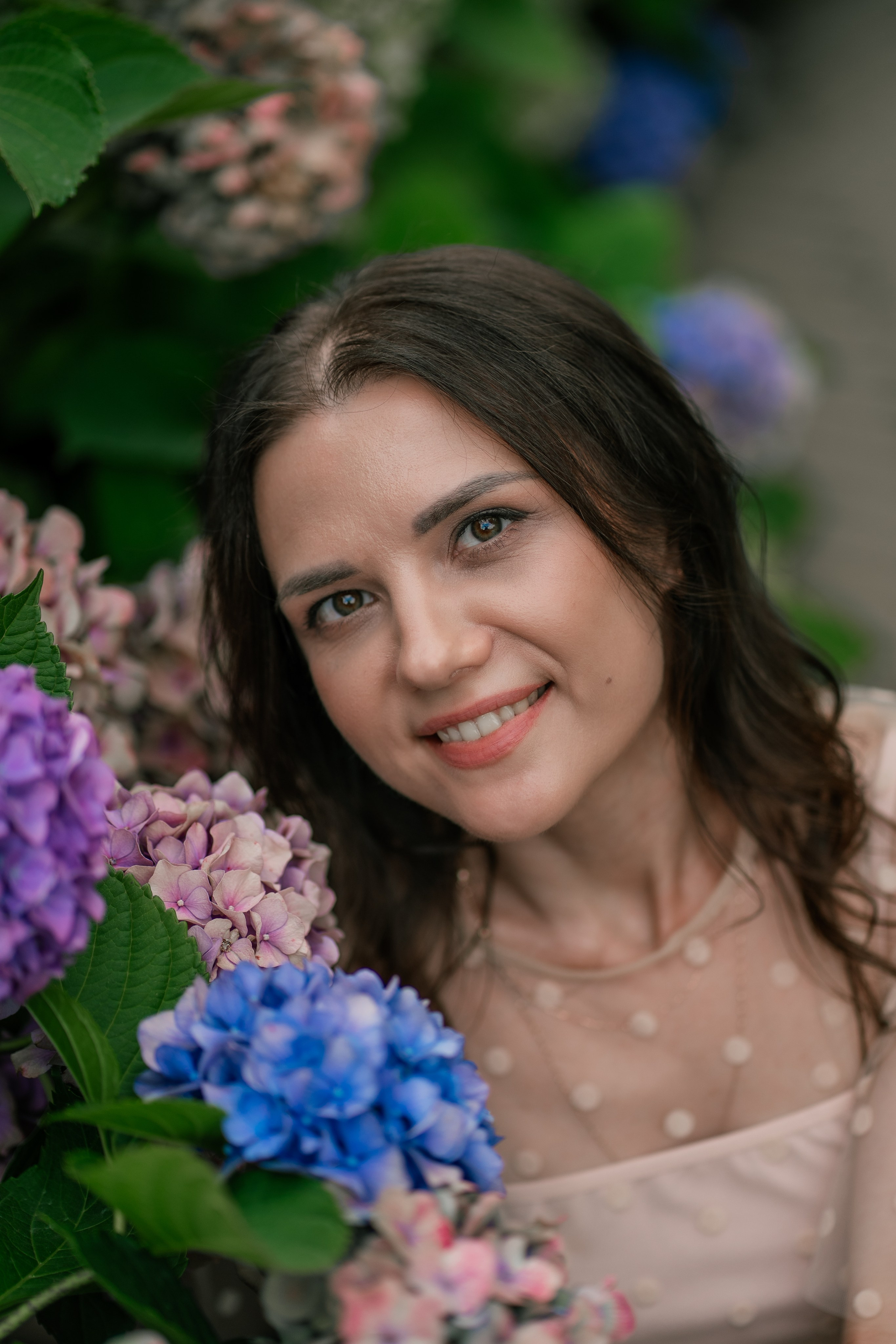 Фотосеся індивідуальна в гортензіях. Сімейний фотограф Київ Наталія Шкаврон