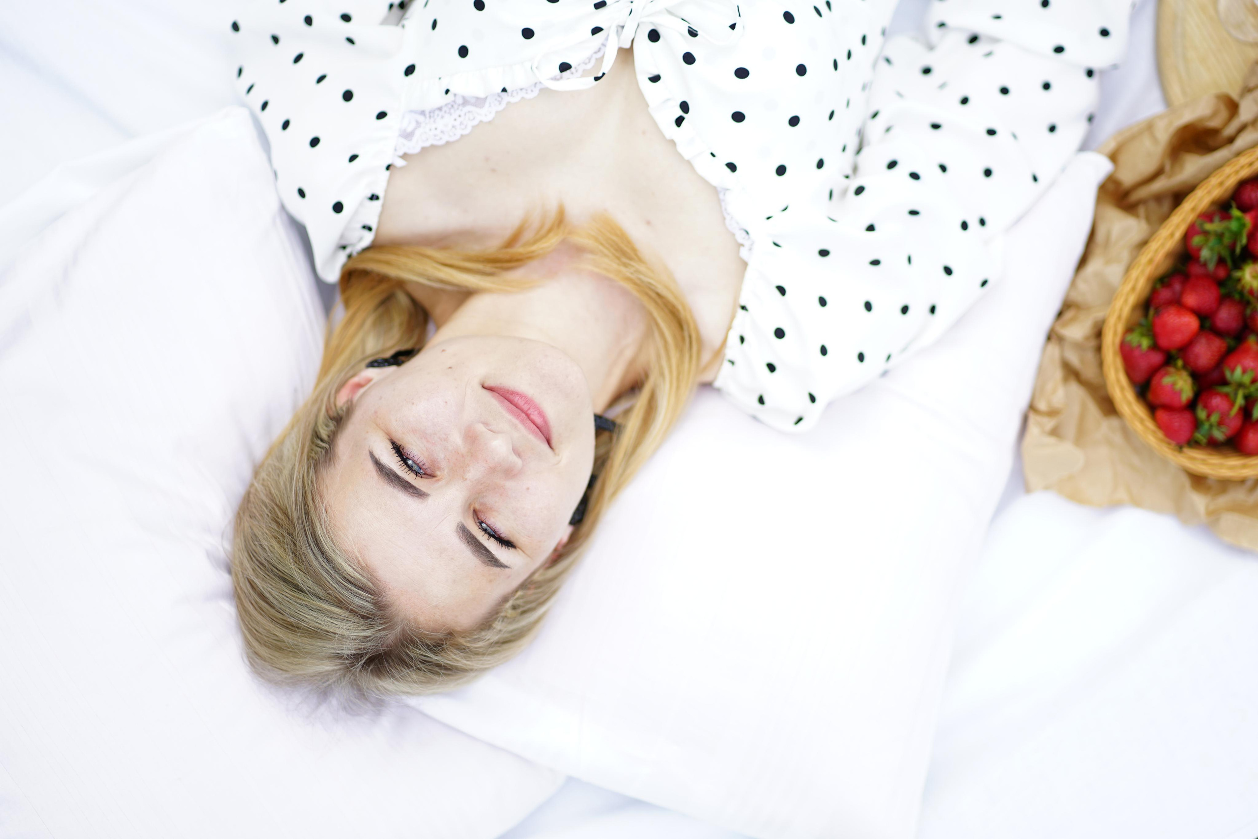 Фотосесія з полуницею. Family photographer in Kiev Natalia Shkavron