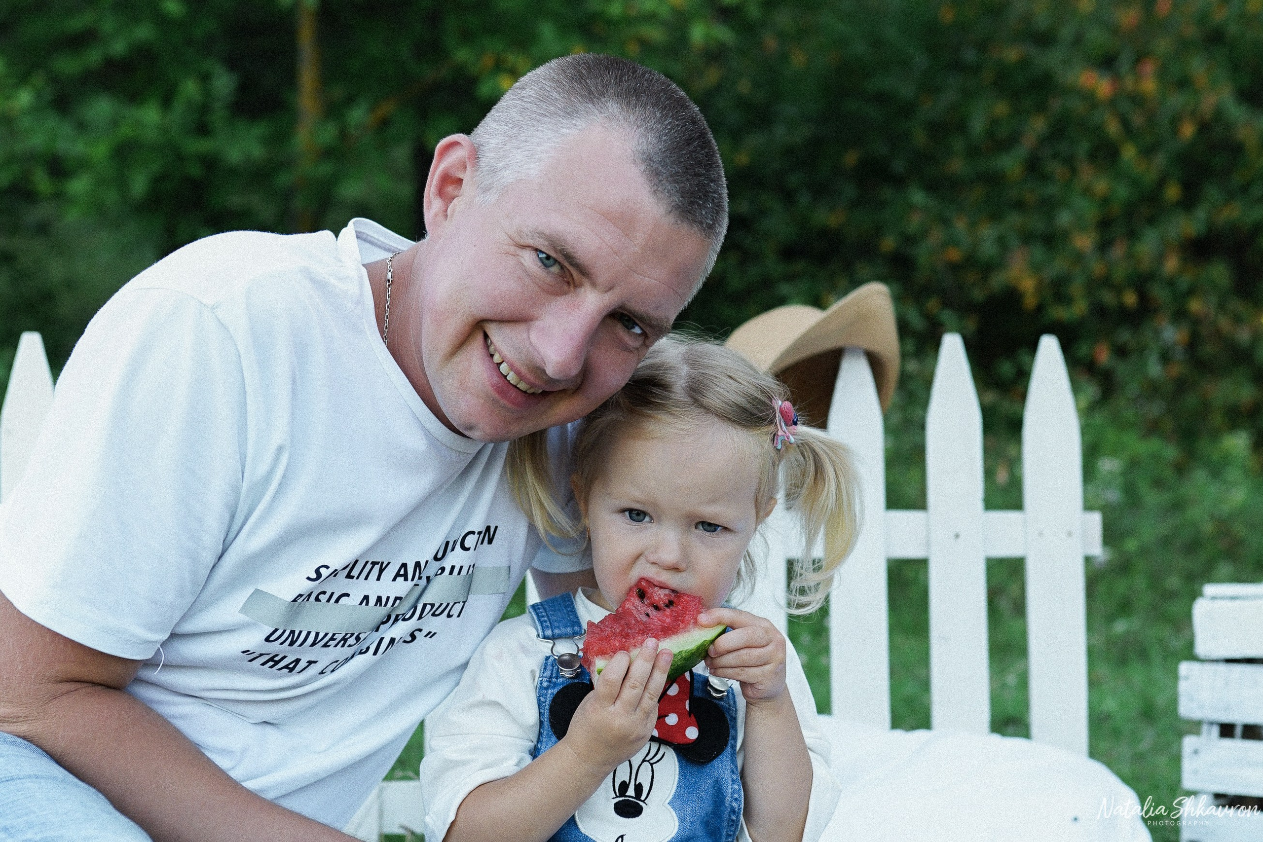 Сімейна фотосесія з кавунами. Family photographer in Kiev Natalia Shkavron