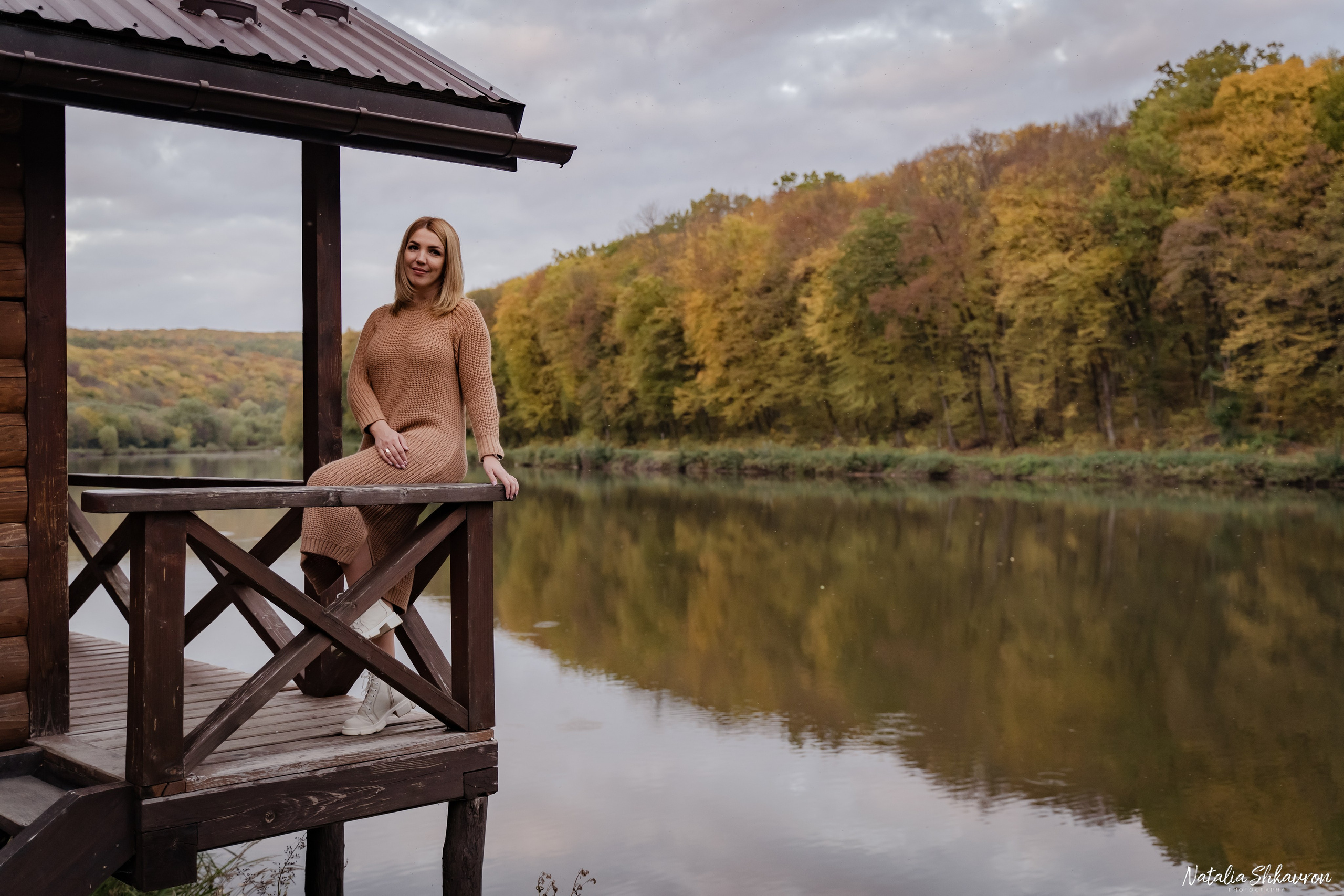 Сімейна фотосесія восени біля води. Family photographer in Kiev Natalia Shkavron