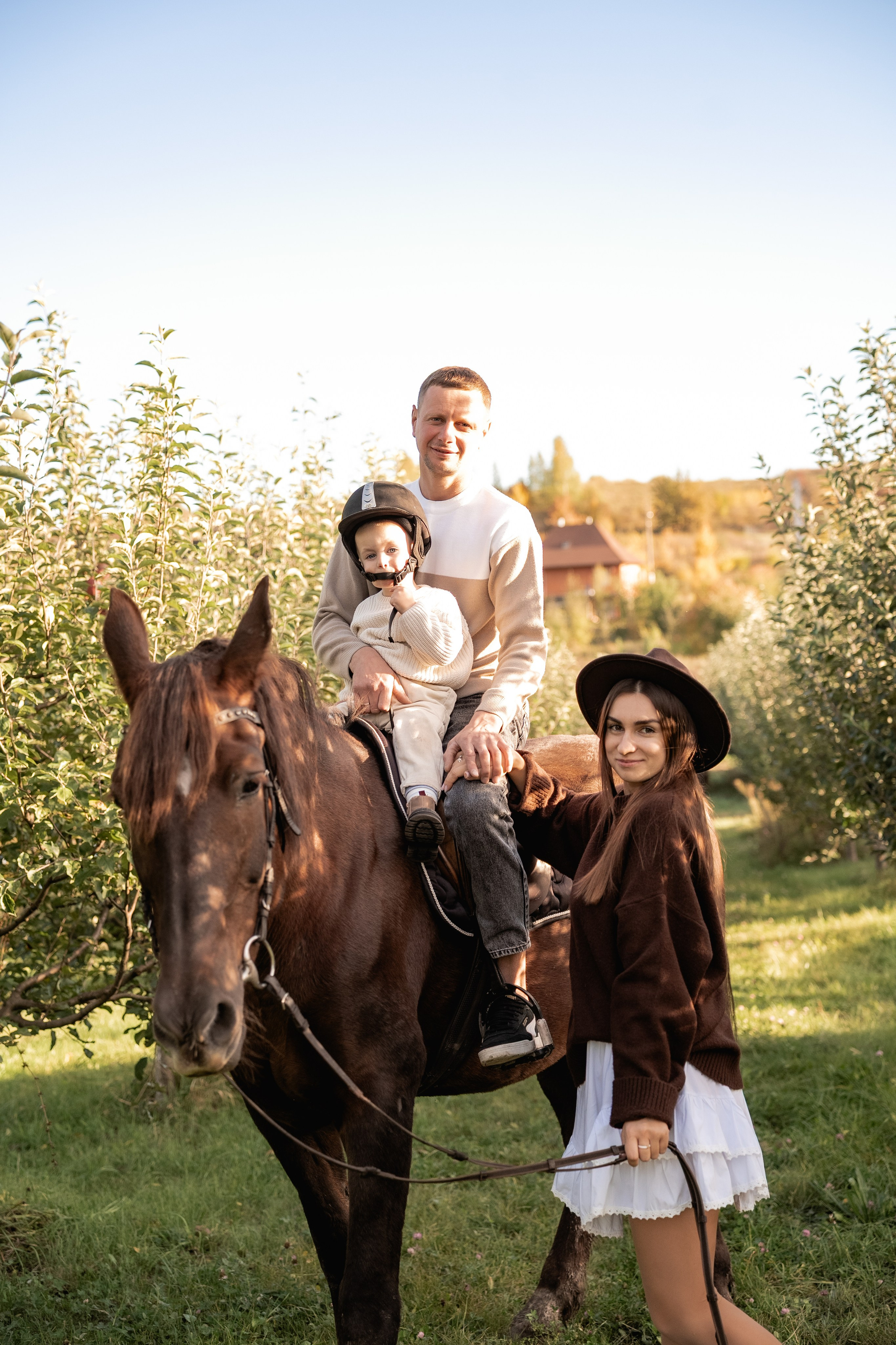 Сімейна фотосесія на кінній фермі. Family photographer in Kiev Natalia Shkavron