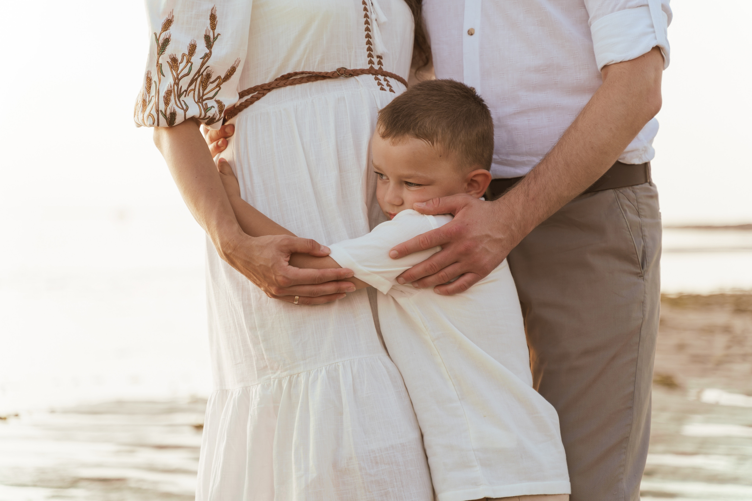 Фотосесія вагітності біля Київського моря. Сімейний фотограф Київ Наталія Шкаврон