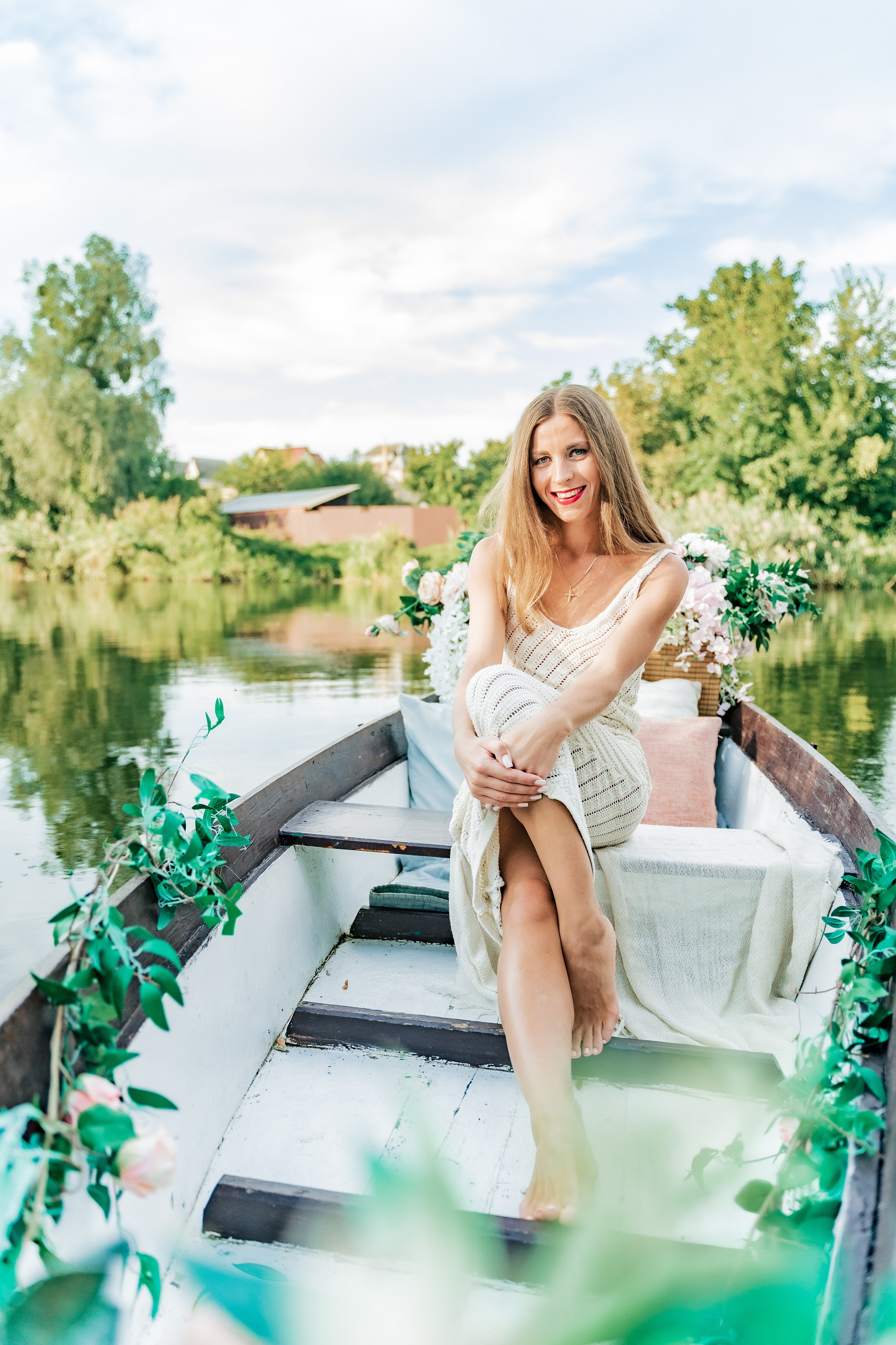 Індивідуальна фотосесія на локації біля річки у лодці. Сімейний фотограф Київ Наталія Шкаврон