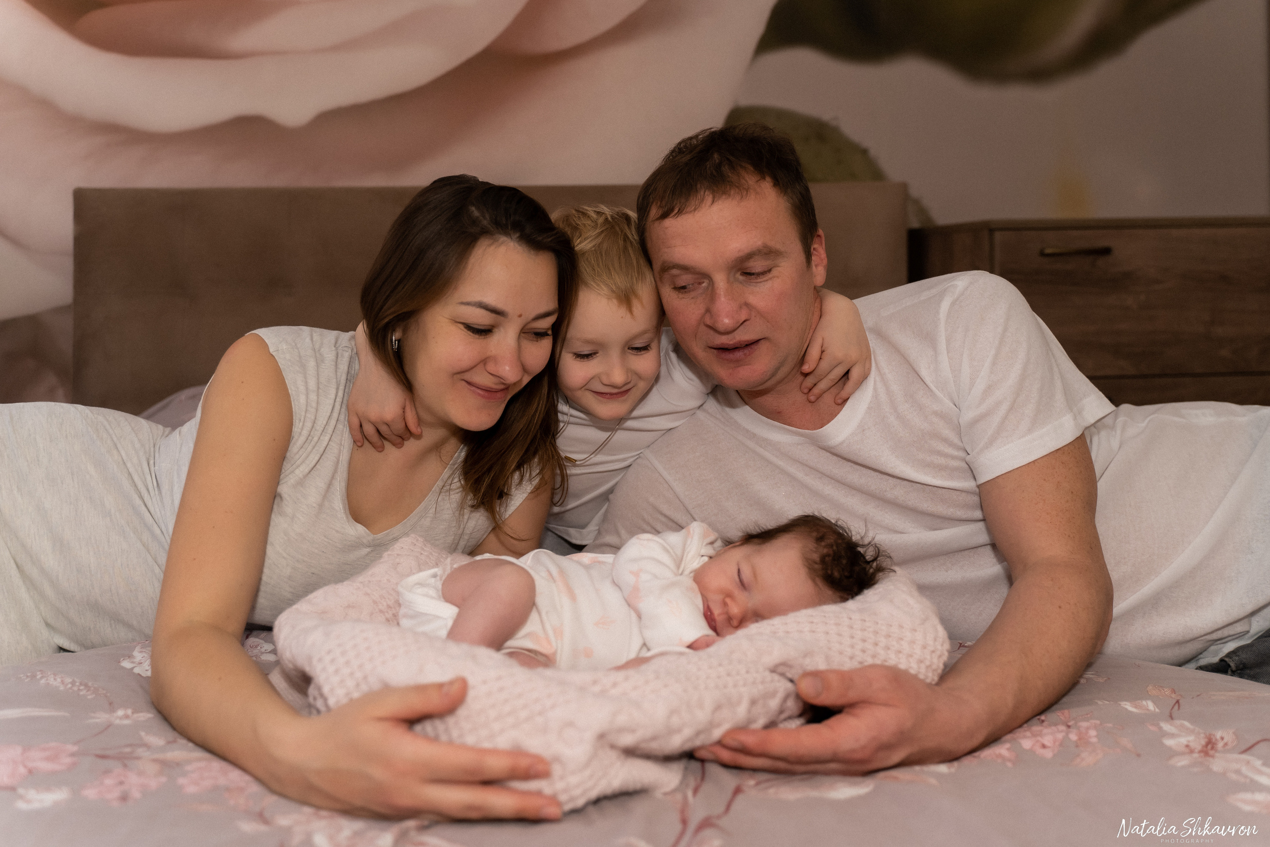 Сімейна фотосесія новонародженої. Сімейний фотограф Київ Наталія Шкаврон