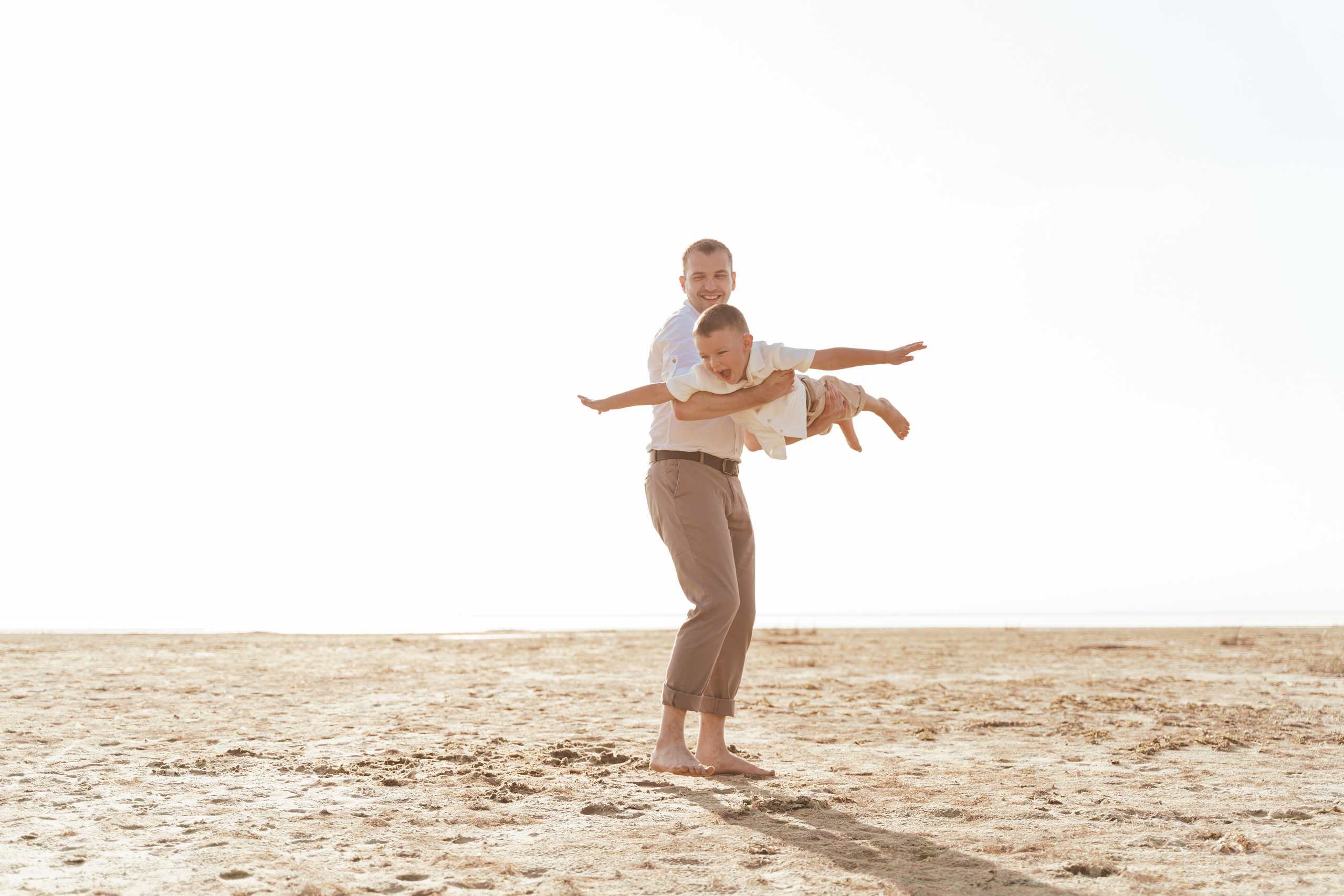 Фотосесія вагітності біля Київського моря. Сімейний фотограф Київ Наталія Шкаврон