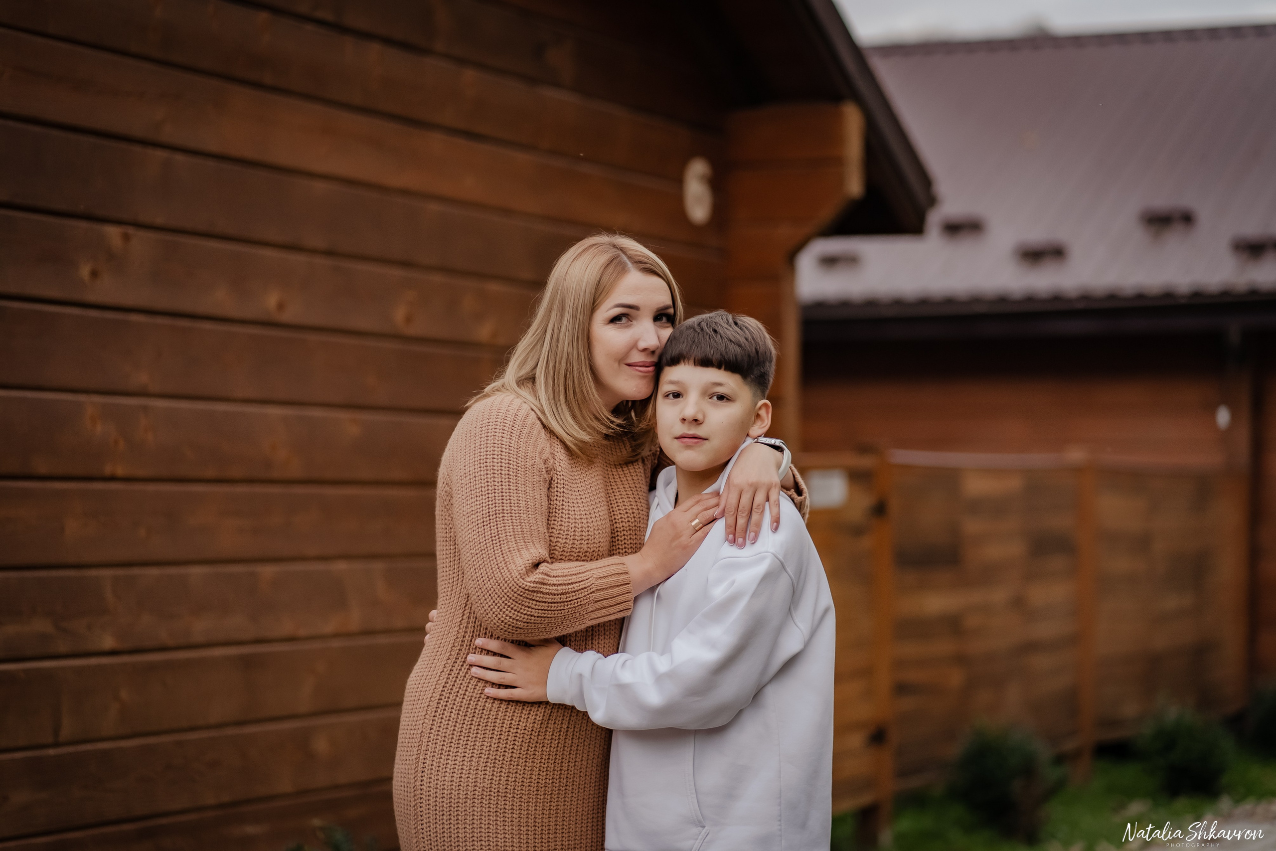 Сімейна фотосесія восени біля води. Family photographer in Kiev Natalia Shkavron