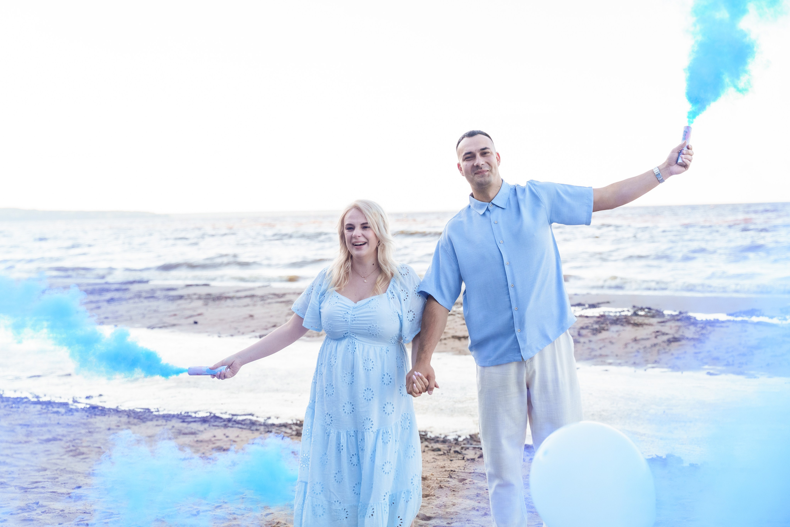 Гендер паті на Київському морі. Family photographer in Kiev Natalia Shkavron