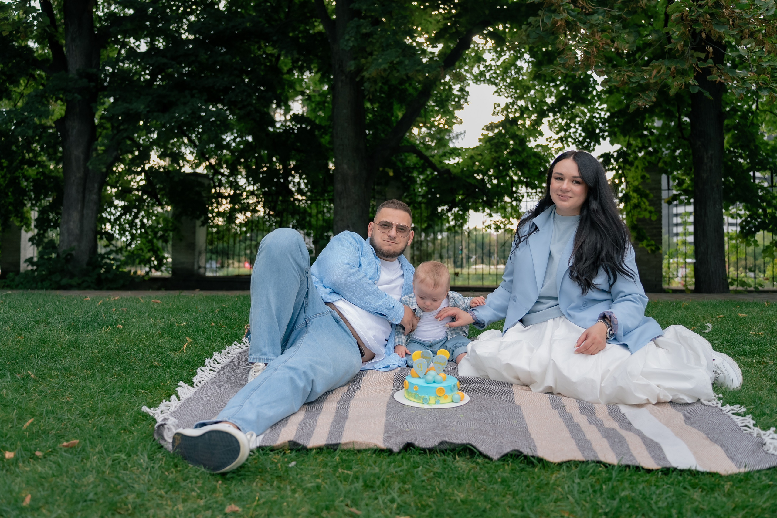 Сімейна фотосесія у парку Прага. Сімейний фотограф Київ Наталія Шкаврон