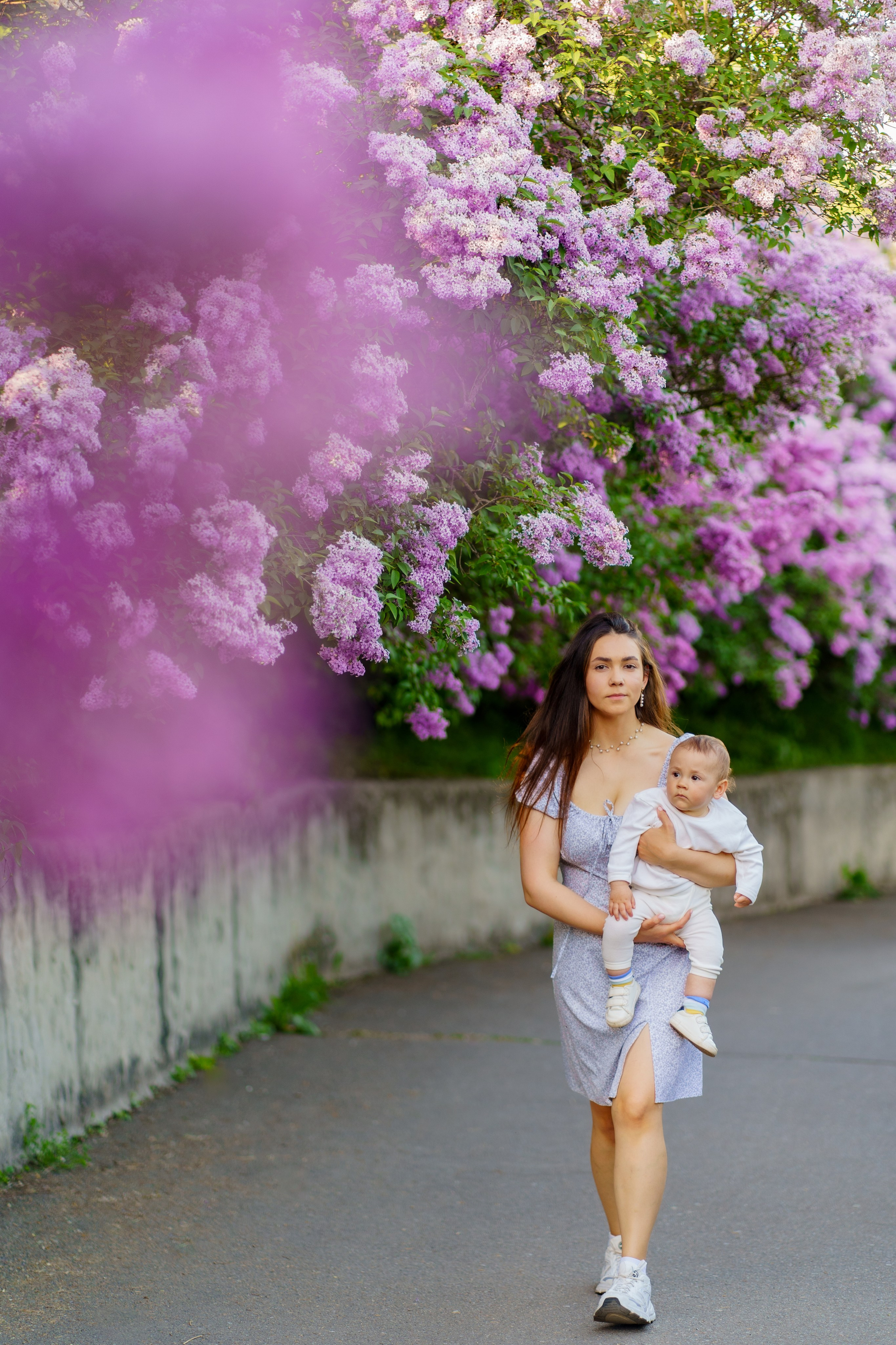 Сімейна фотосесія в бузку Київ. Сімейний фотограф Київ Наталія Шкаврон