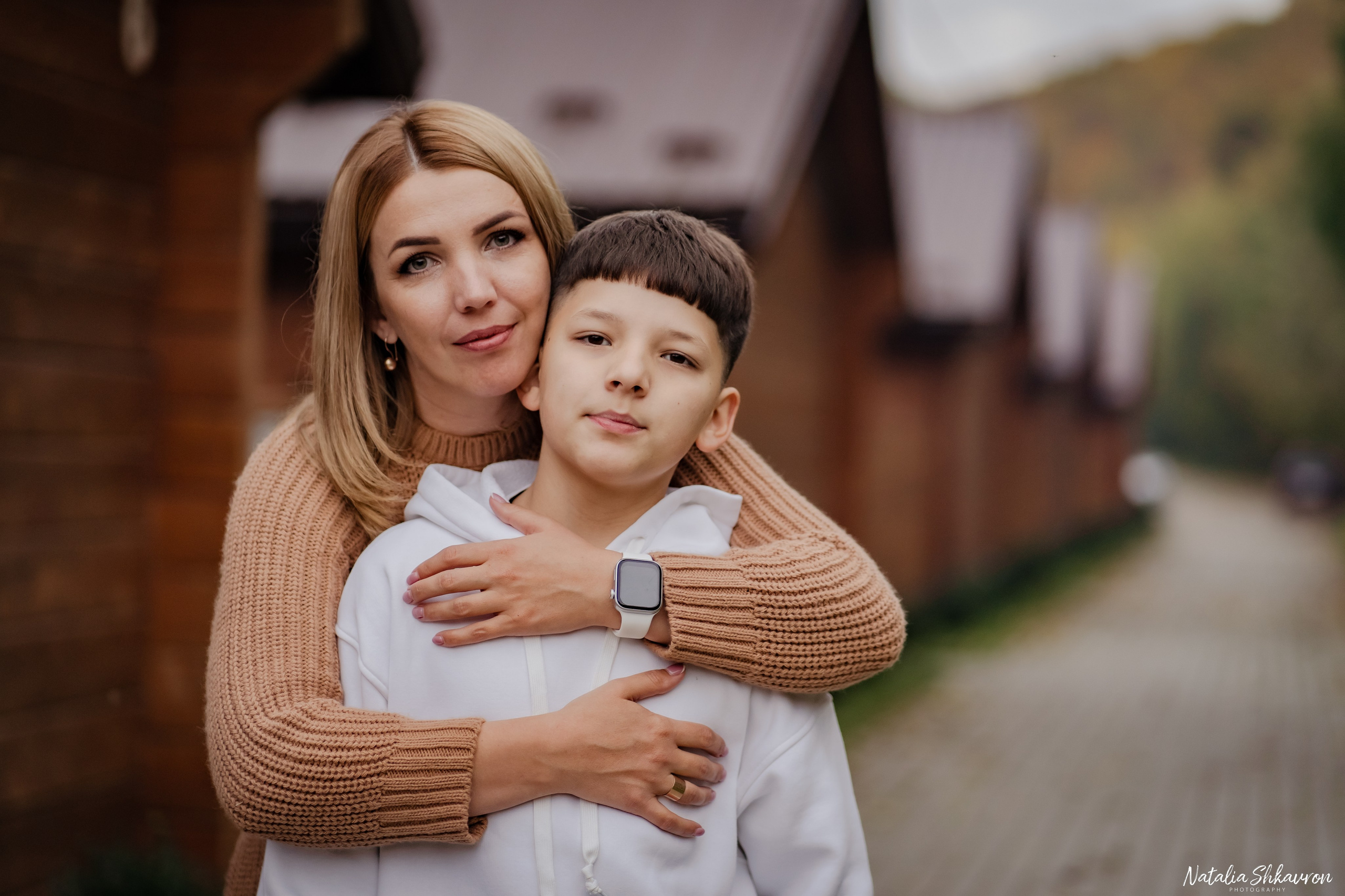 Сімейна фотосесія восени біля води. Family photographer in Kiev Natalia Shkavron