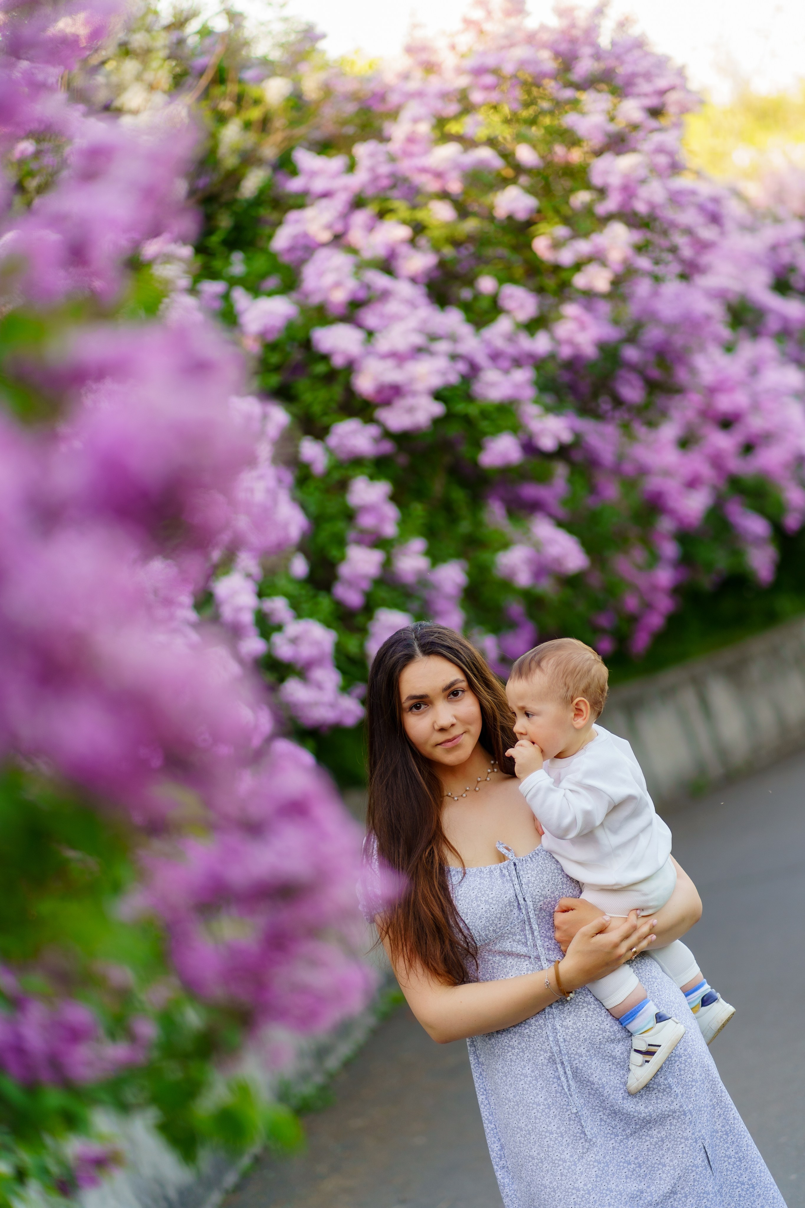 Сімейна фотосесія в бузку Київ. Сімейний фотограф Київ Наталія Шкаврон