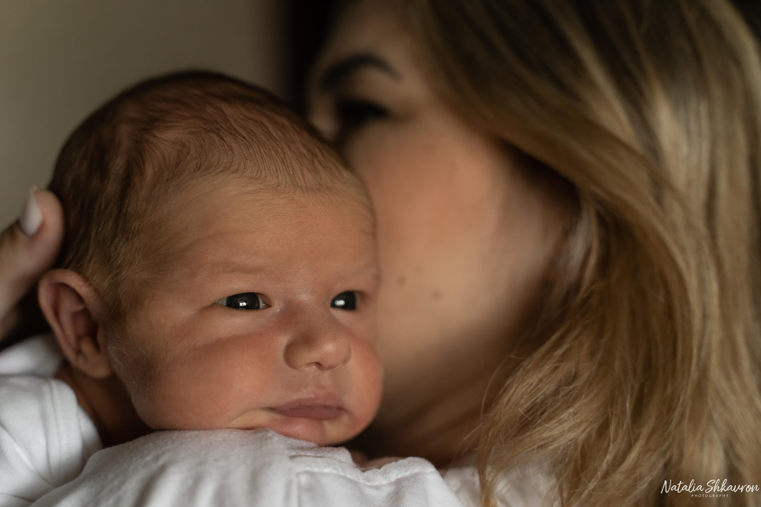 Домашня фотосесія новонародженого. Сімейний фотограф Київ Наталія Шкаврон