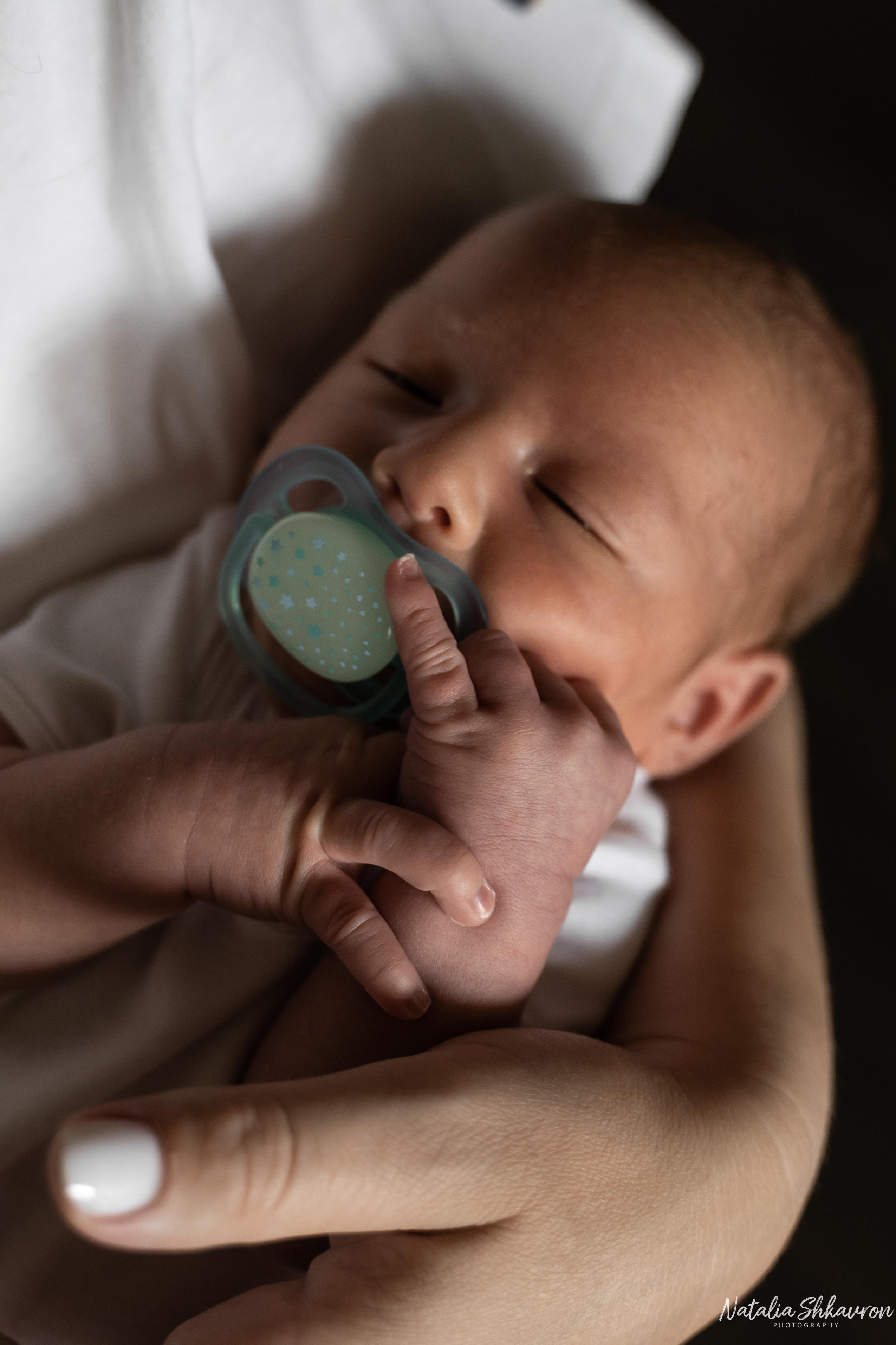 Домашня фотосесія новонародженого. Family photographer in Kiev Natalia Shkavron