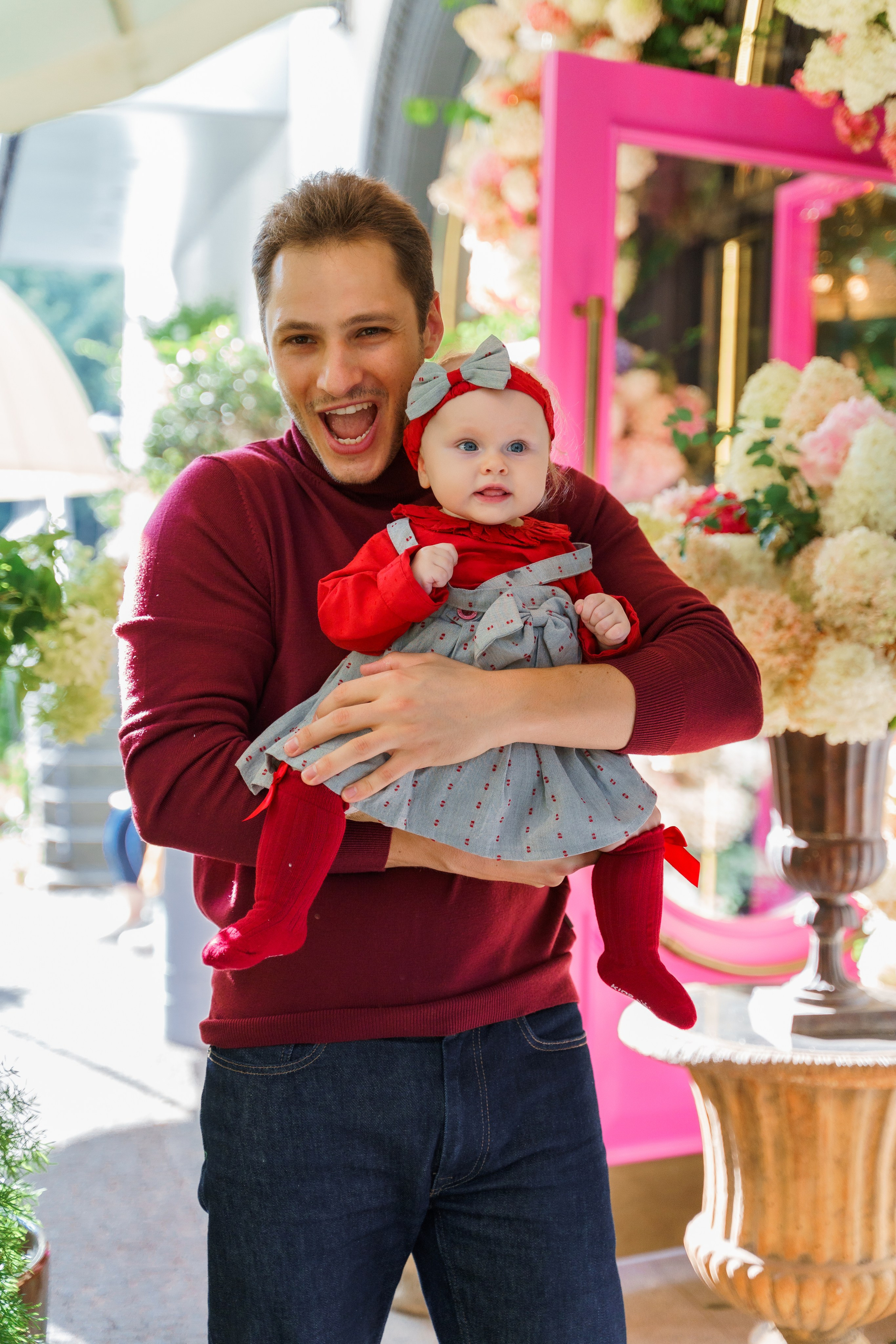 Сімейна фотосесія в гортензіях в Клов саду. Family photographer in Kiev Natalia Shkavron