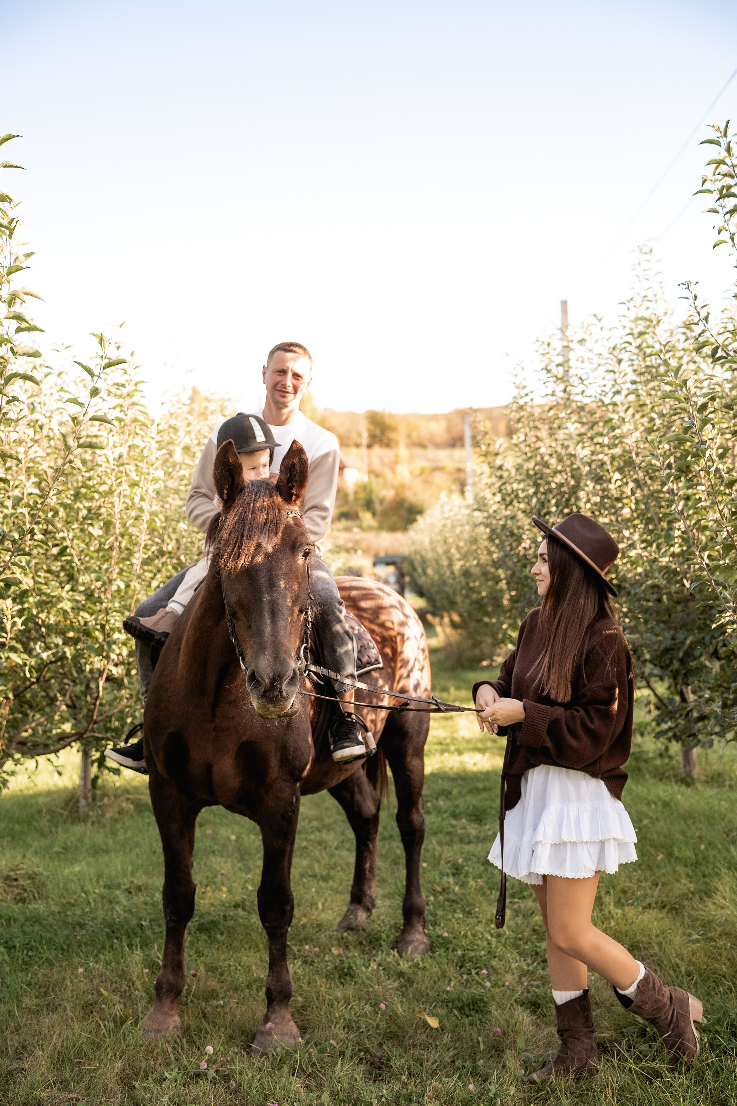 Сімейна фотосесія на кінній фермі. Family photographer in Kiev Natalia Shkavron