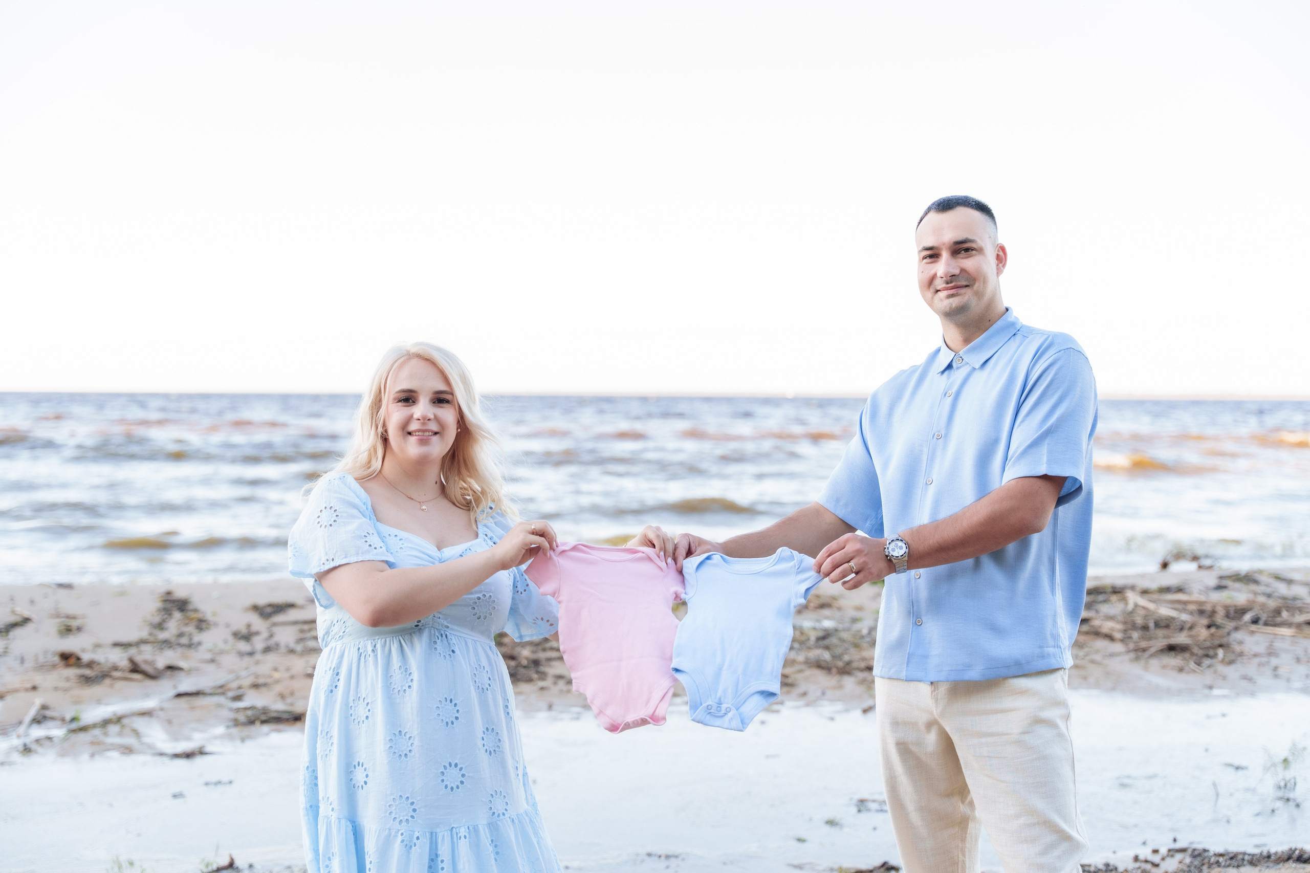 Гендер паті на Київському морі. Family photographer in Kiev Natalia Shkavron