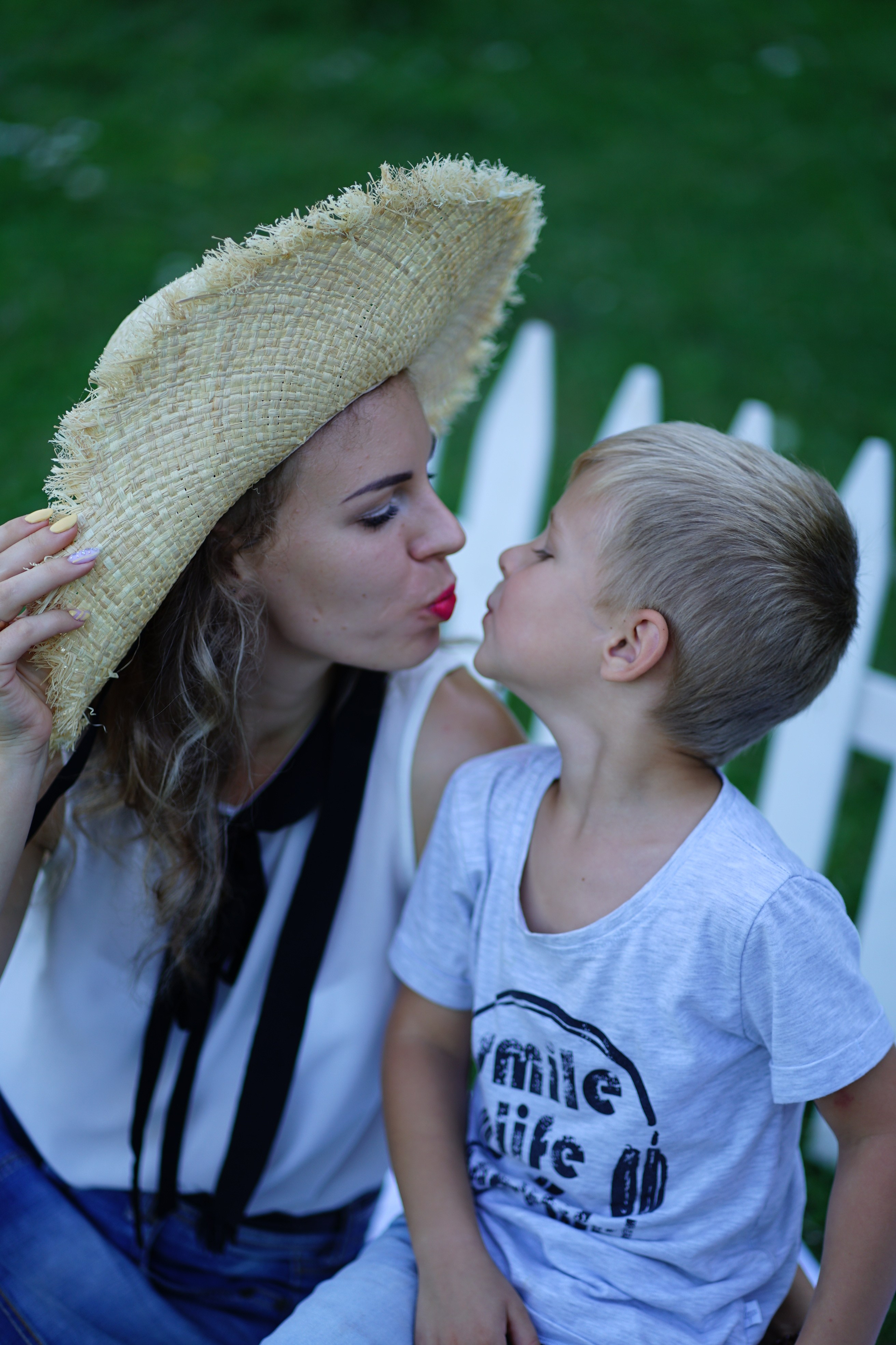 Сімейна фотосесія з кавунами. Family photographer in Kiev Natalia Shkavron