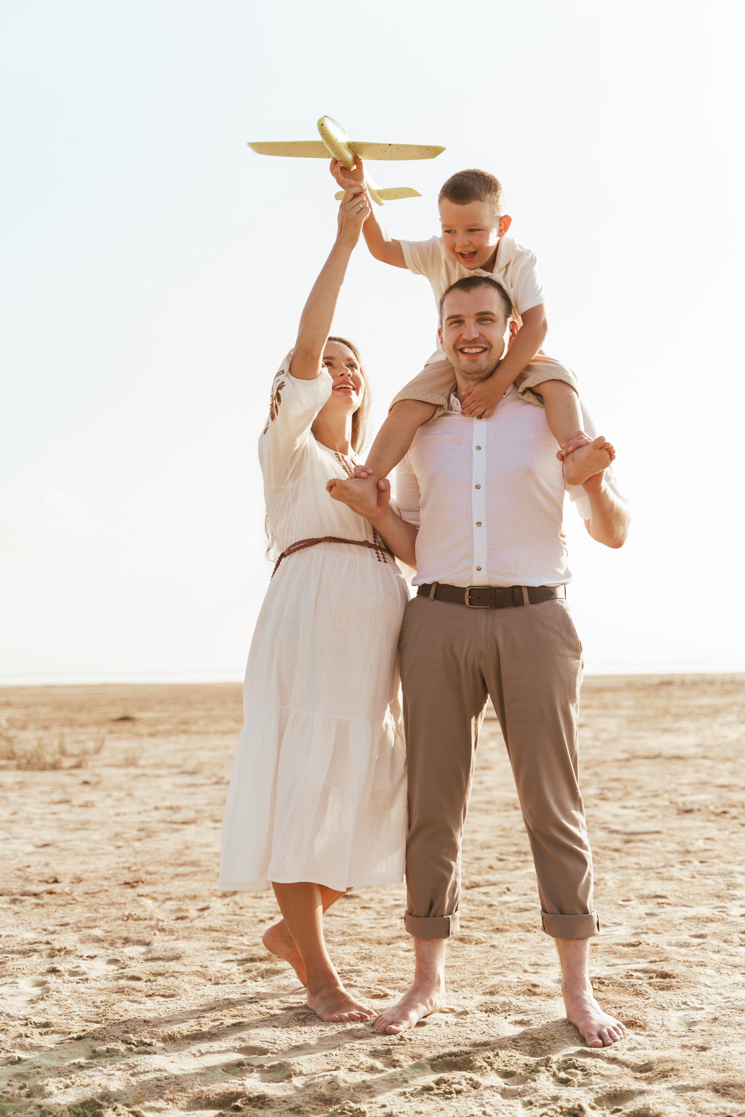 Фотосесія вагітності біля Київського моря. Сімейний фотограф Київ Наталія Шкаврон