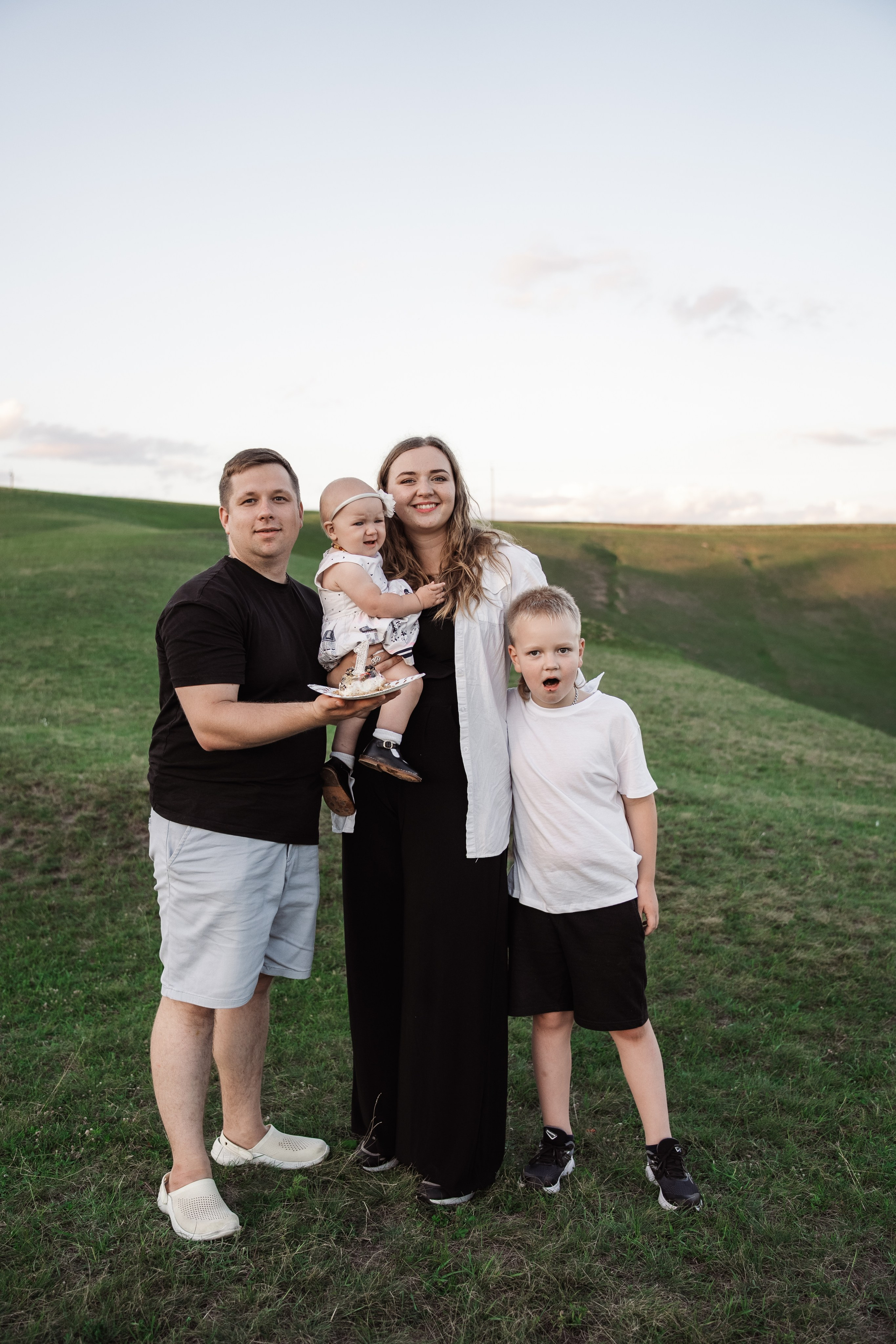 Святкування 1-го дня народження на овечій фермі. Family photographer in Kiev Natalia Shkavron