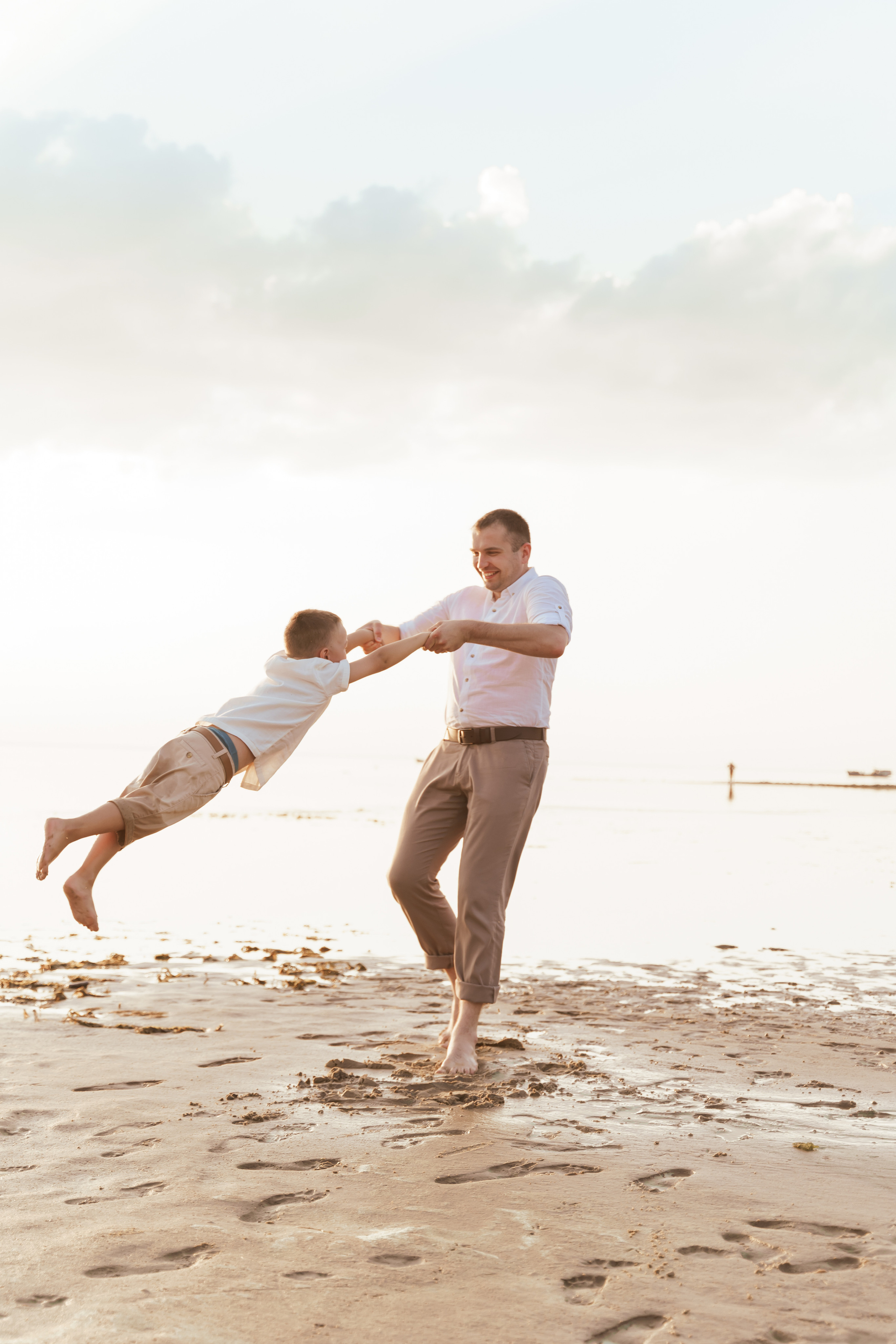 Фотосесія вагітності біля Київського моря. Сімейний фотограф Київ Наталія Шкаврон