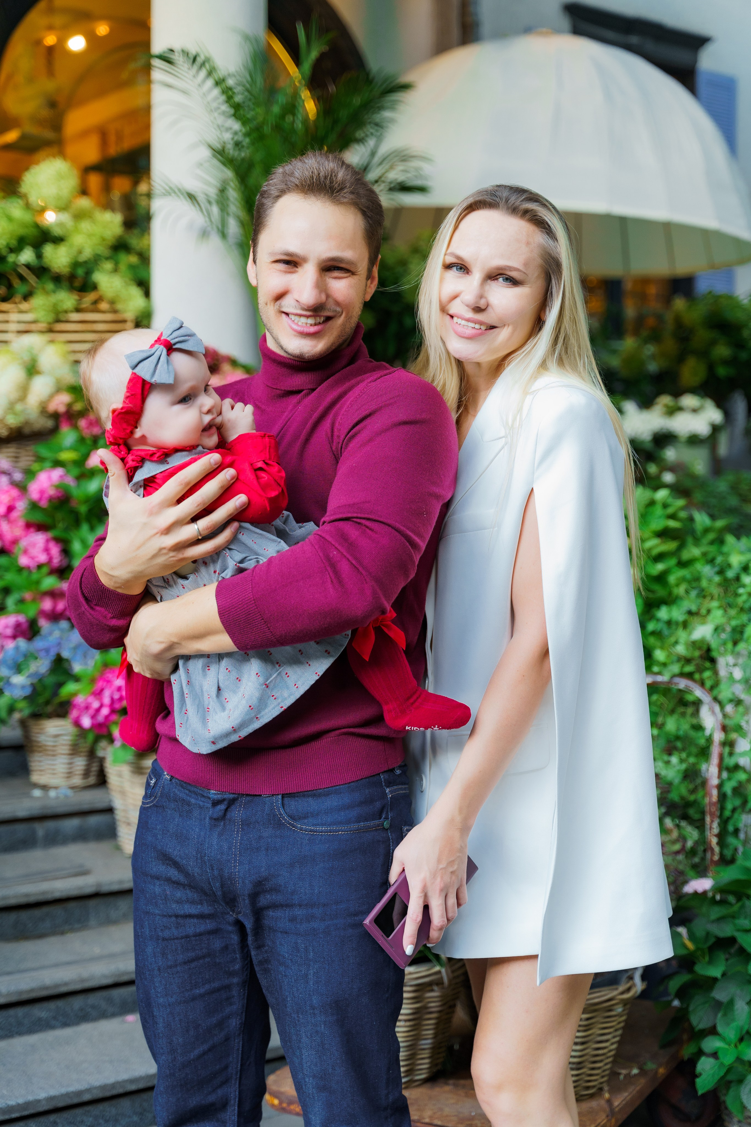 Сімейна фотосесія в гортензіях в Клов саду. Family photographer in Kiev Natalia Shkavron