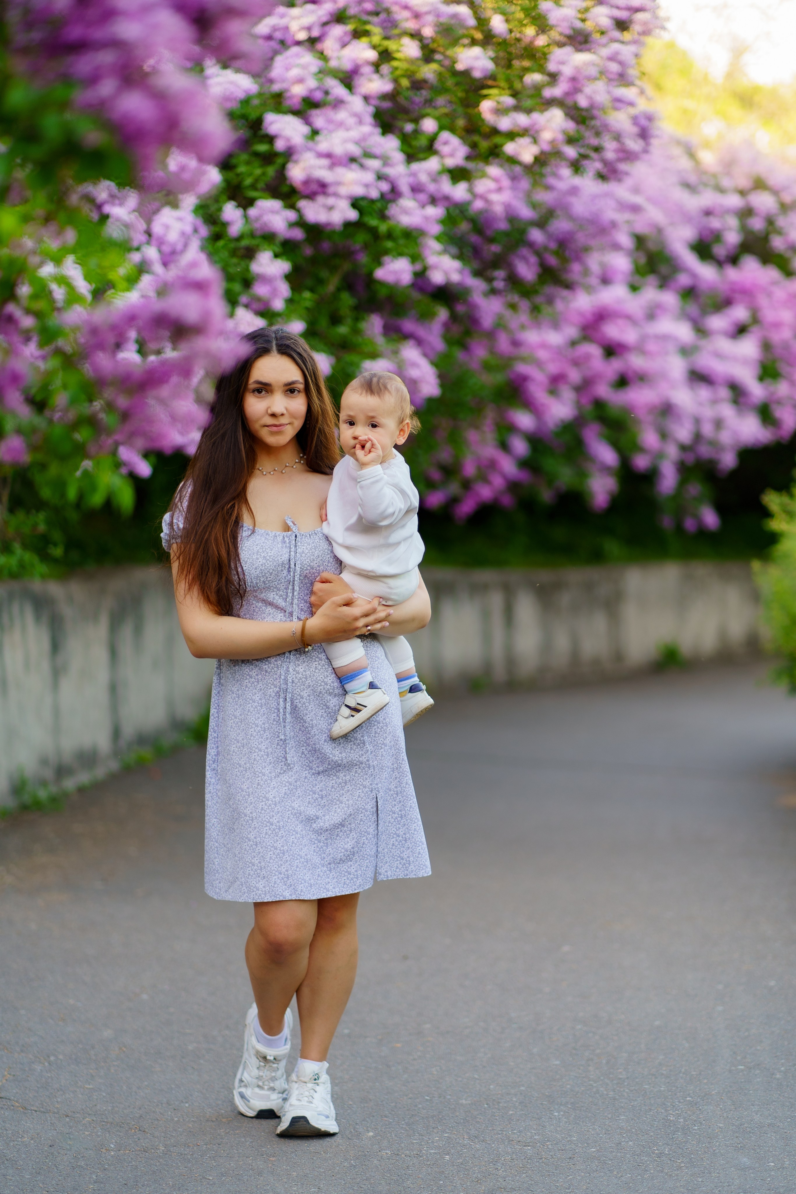 Сімейна фотосесія в бузку Київ. Сімейний фотограф Київ Наталія Шкаврон