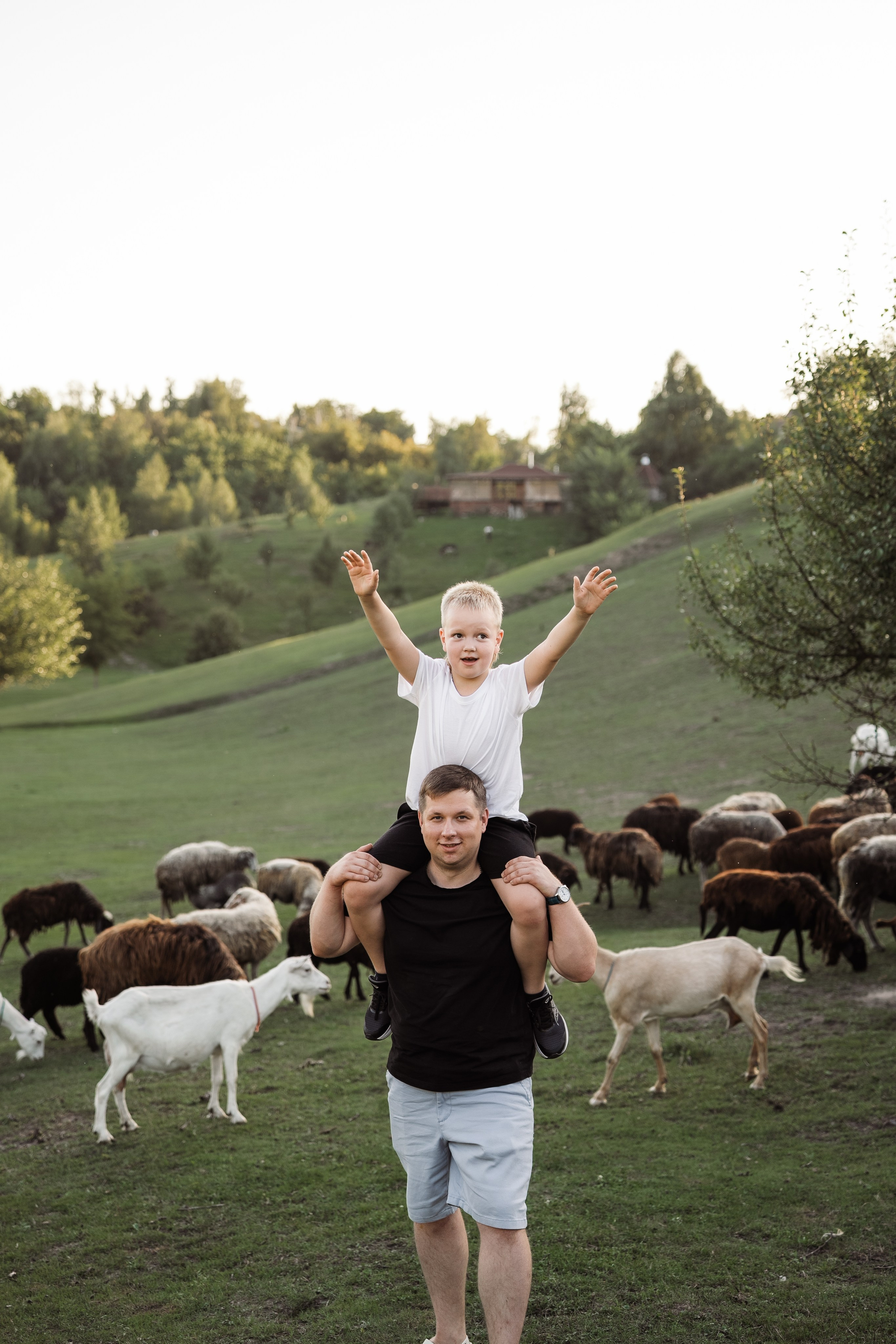 Святкування 1-го дня народження на овечій фермі. Family photographer in Kiev Natalia Shkavron