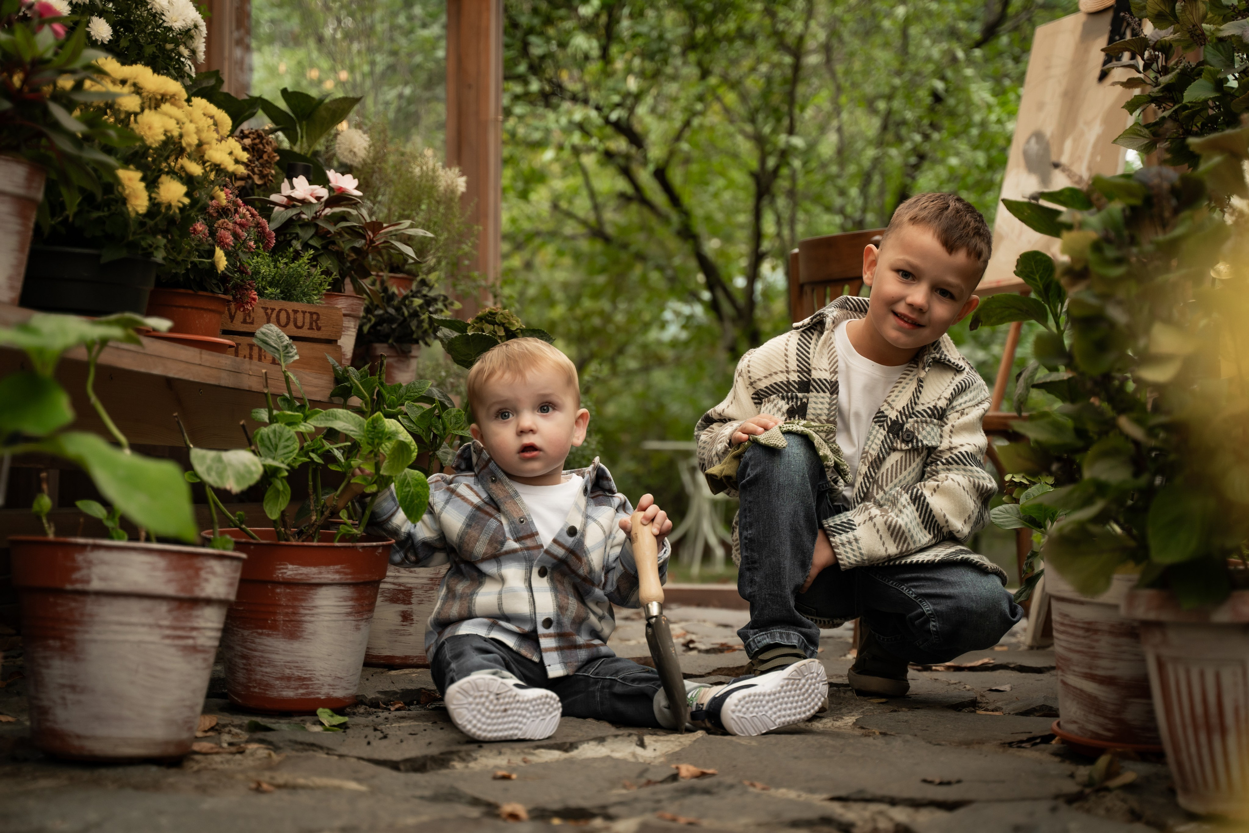 Сімейна фотосесія в саду. Сімейний фотограф Київ Наталія Шкаврон