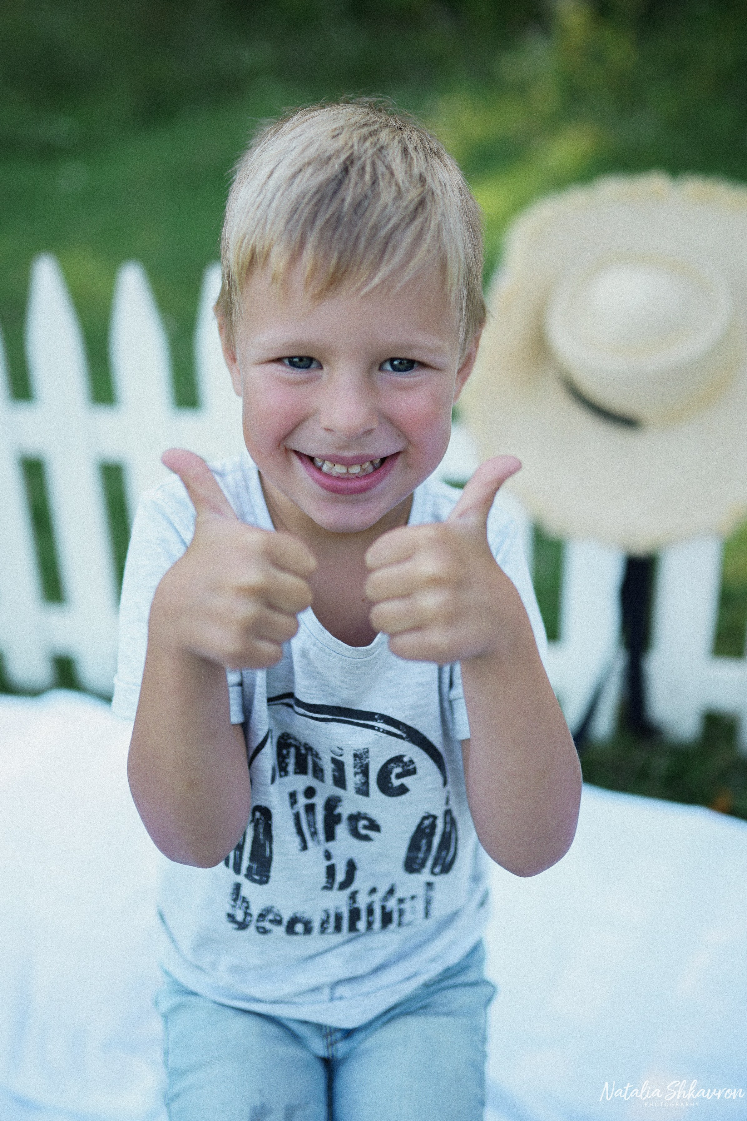 Сімейна фотосесія з кавунами. Family photographer in Kiev Natalia Shkavron