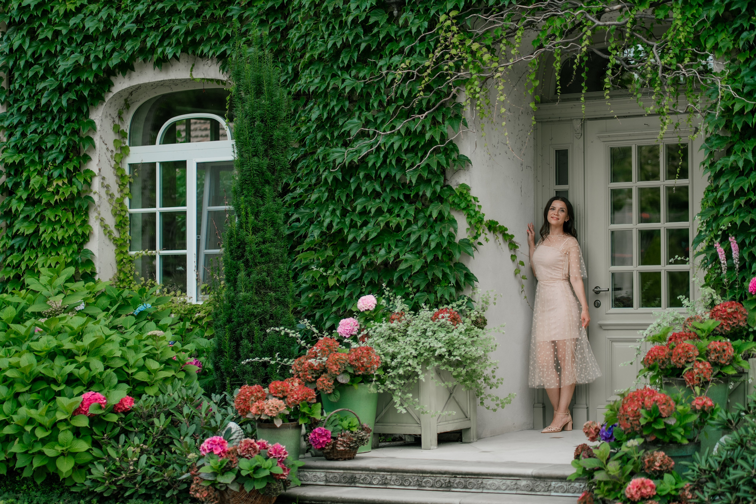 Фотосеся індивідуальна в гортензіях. Сімейний фотограф Київ Наталія Шкаврон